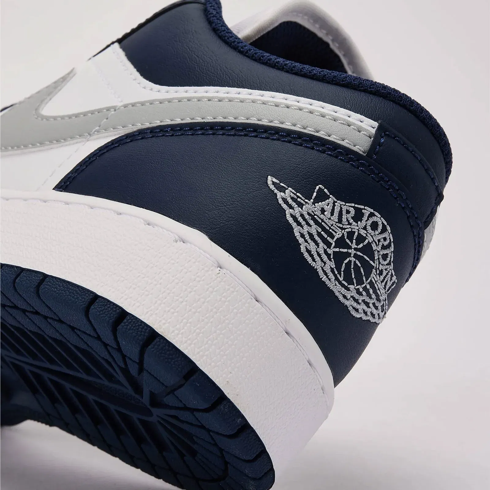 JORDAN AIR JORDAN LOW 1 LOW (GS) { WHITE/WOLF GREY-MIDNIGHT NAVY