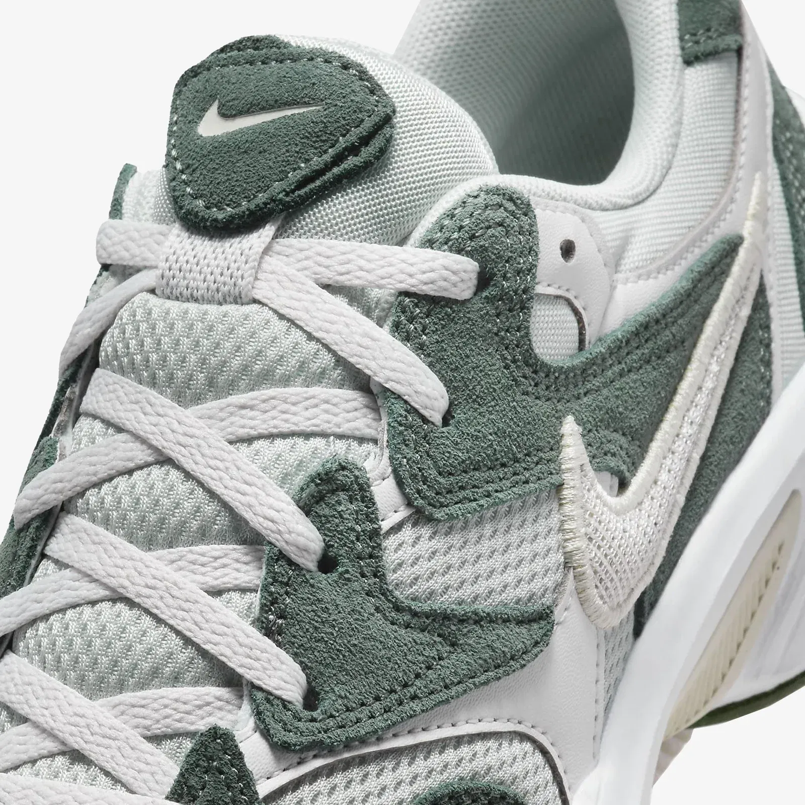 Nike AL8 { VINTAGE GREEN/SPRING GREEN-CARBON GREEN
