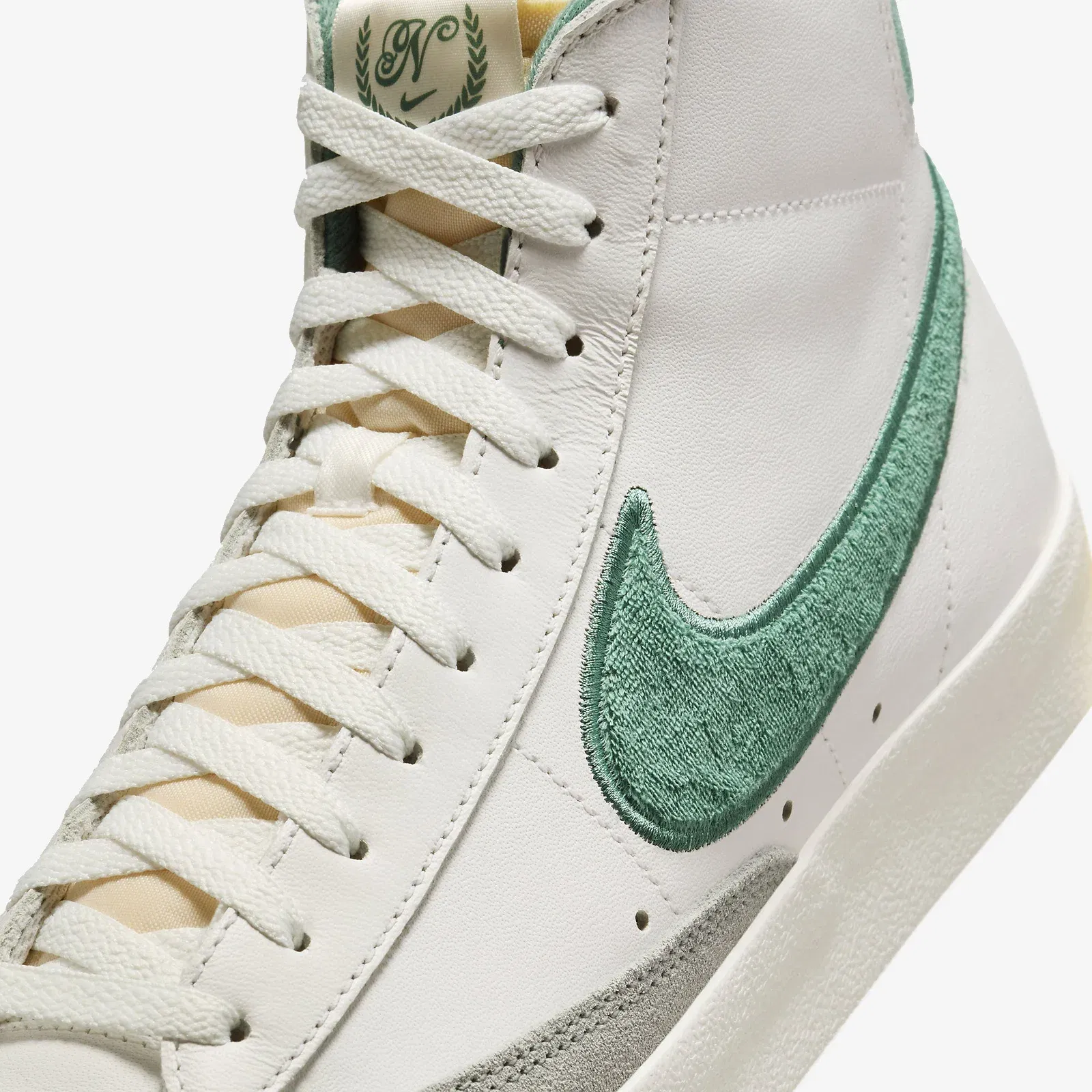 Nike BLAZER MID '77 PREMIUM { SUMMIT WHITE/BICOASTAL-PHANTOM