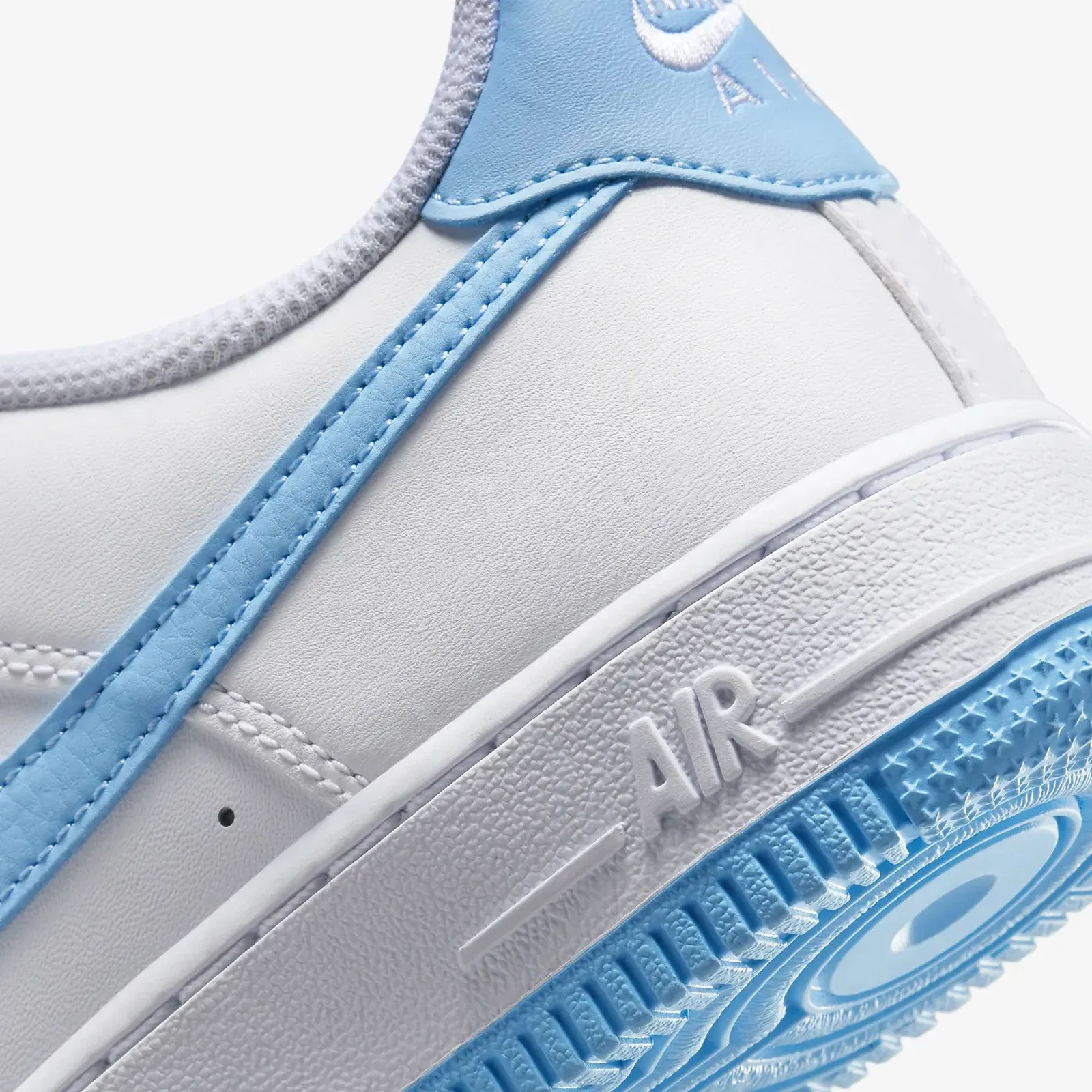 Nike AIR FORCE 1 (GS) { WHITE/AQUARIUS BLUE-WHITE