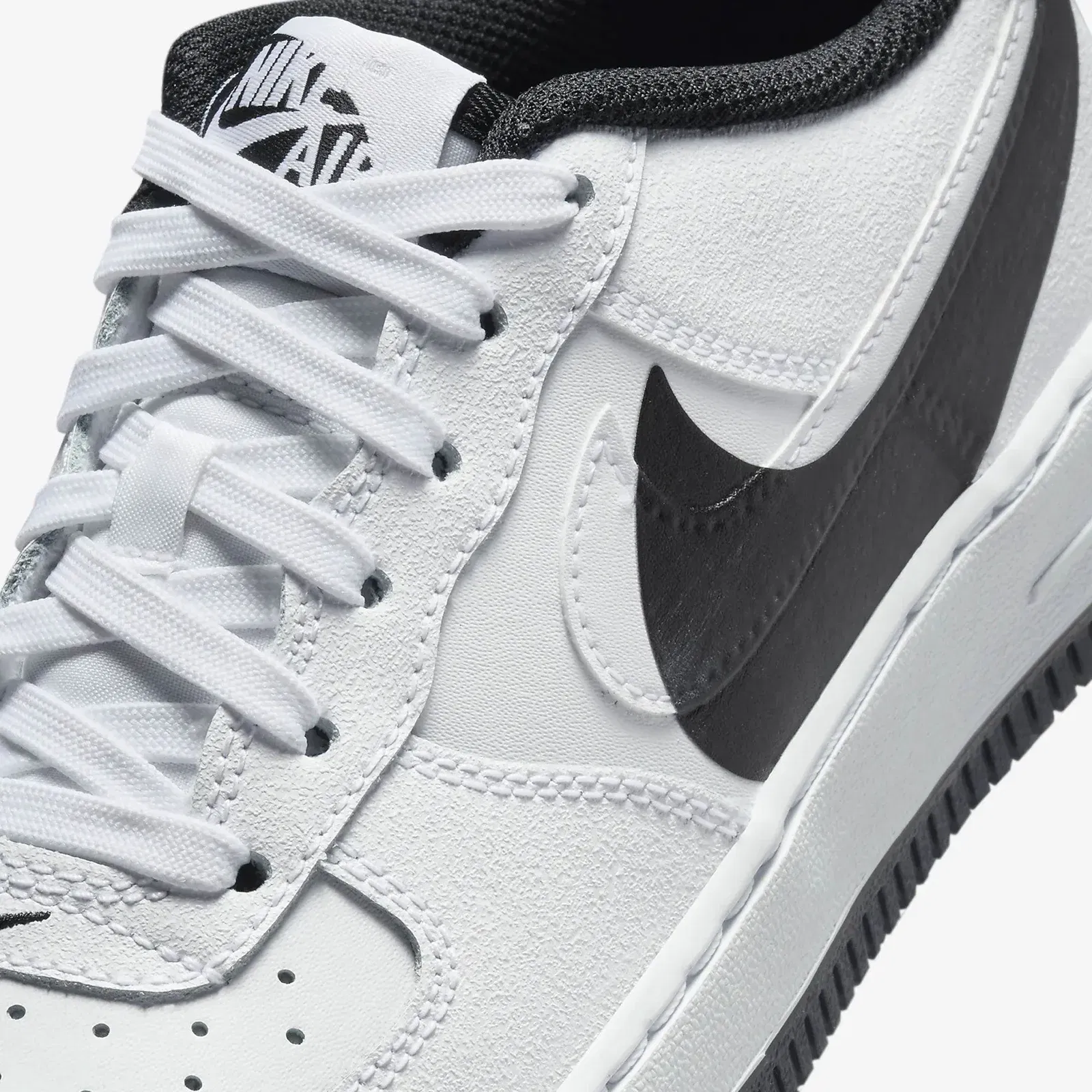 Nike AIR FORCE 1 'LV8 4 (GS) { WHITE/WHITE-BLACK