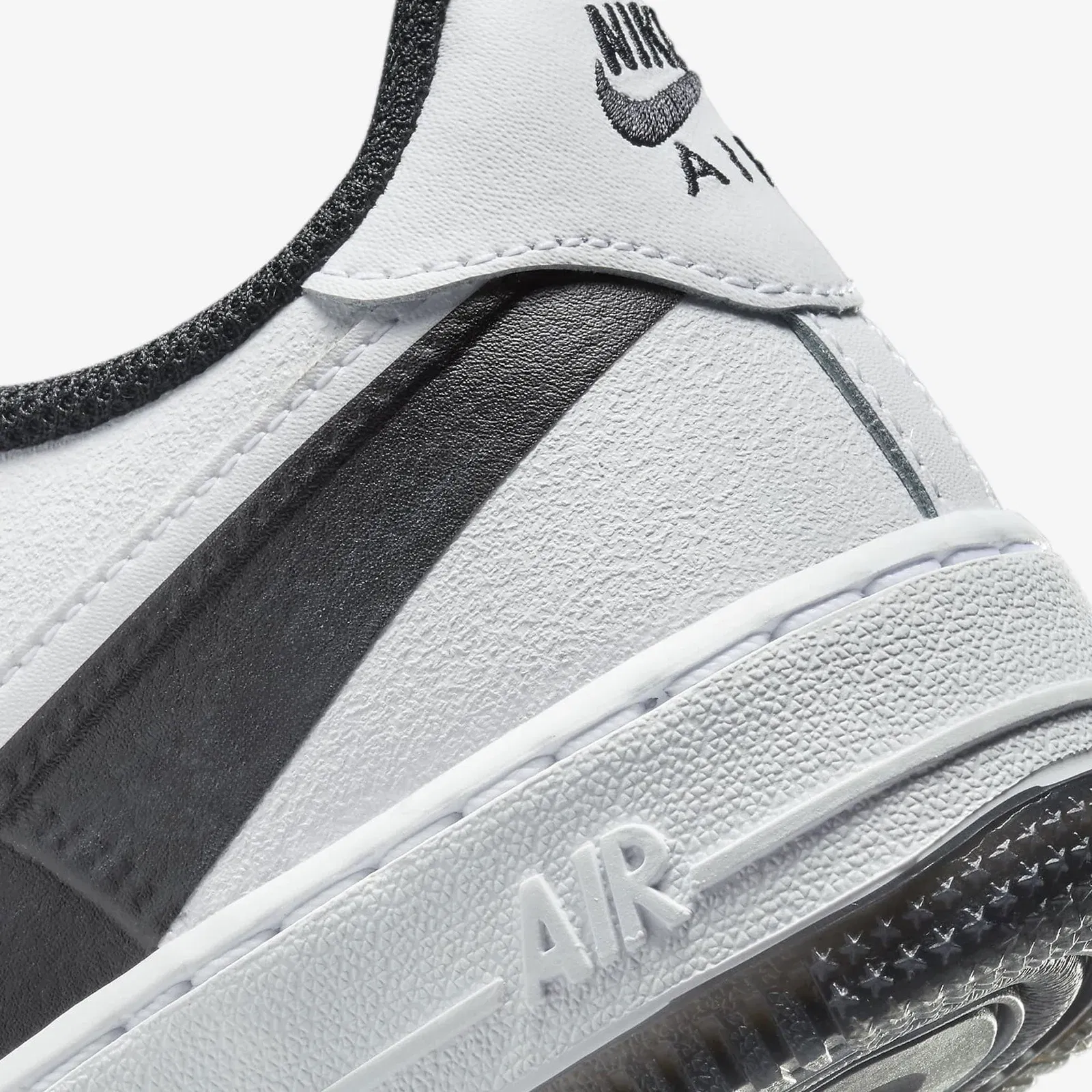 Nike AIR FORCE 1 'LV8 4 (GS) { WHITE/WHITE-BLACK