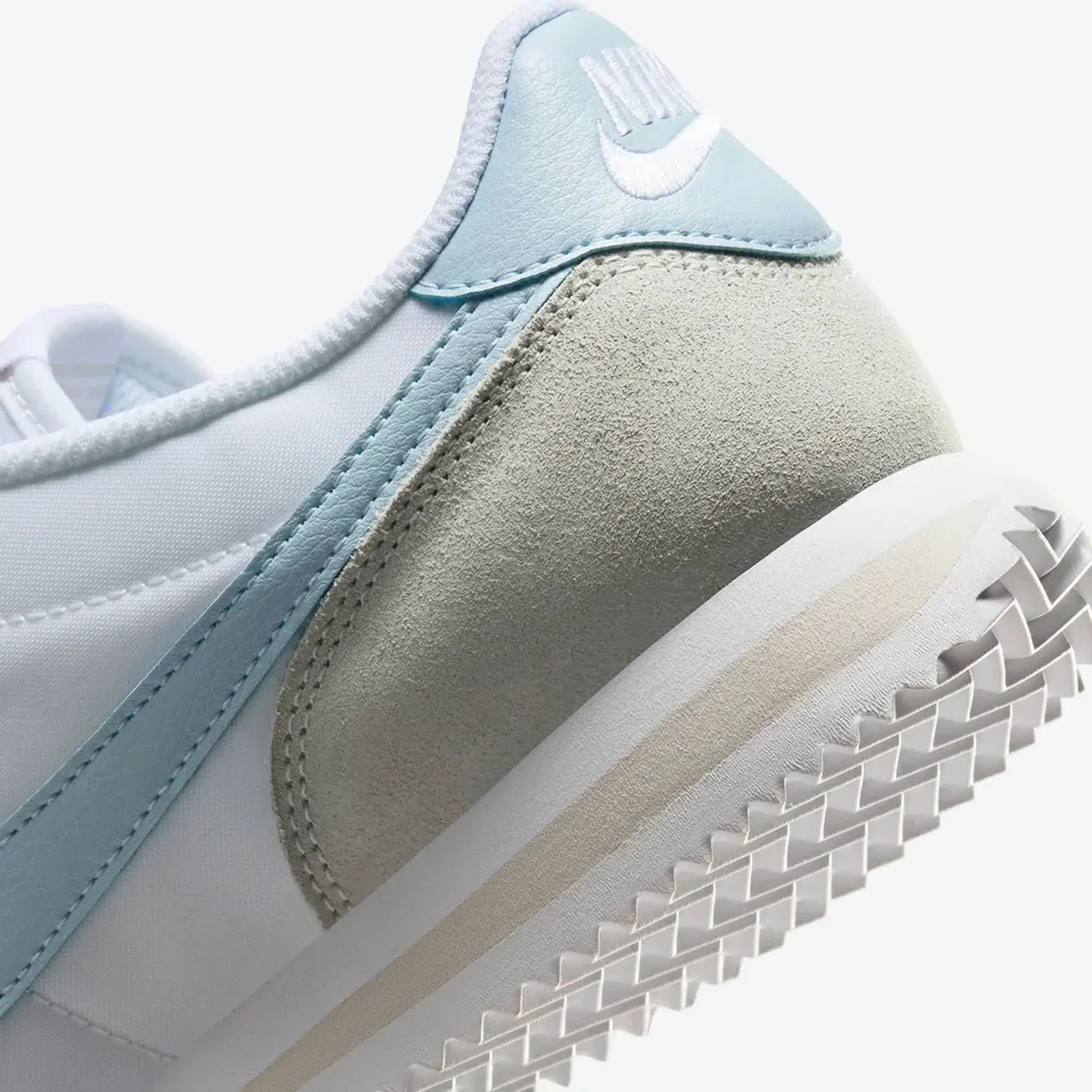 Nike CORTEZ { WHITE/LT ARMORY BLUE-LT OREWOOD BRN