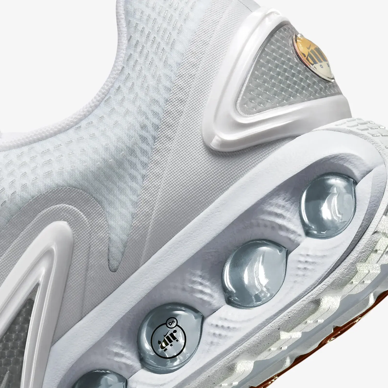 Nike AIR MAX DN { WHITE/METALLIC SILVER-PURE PLATINUM