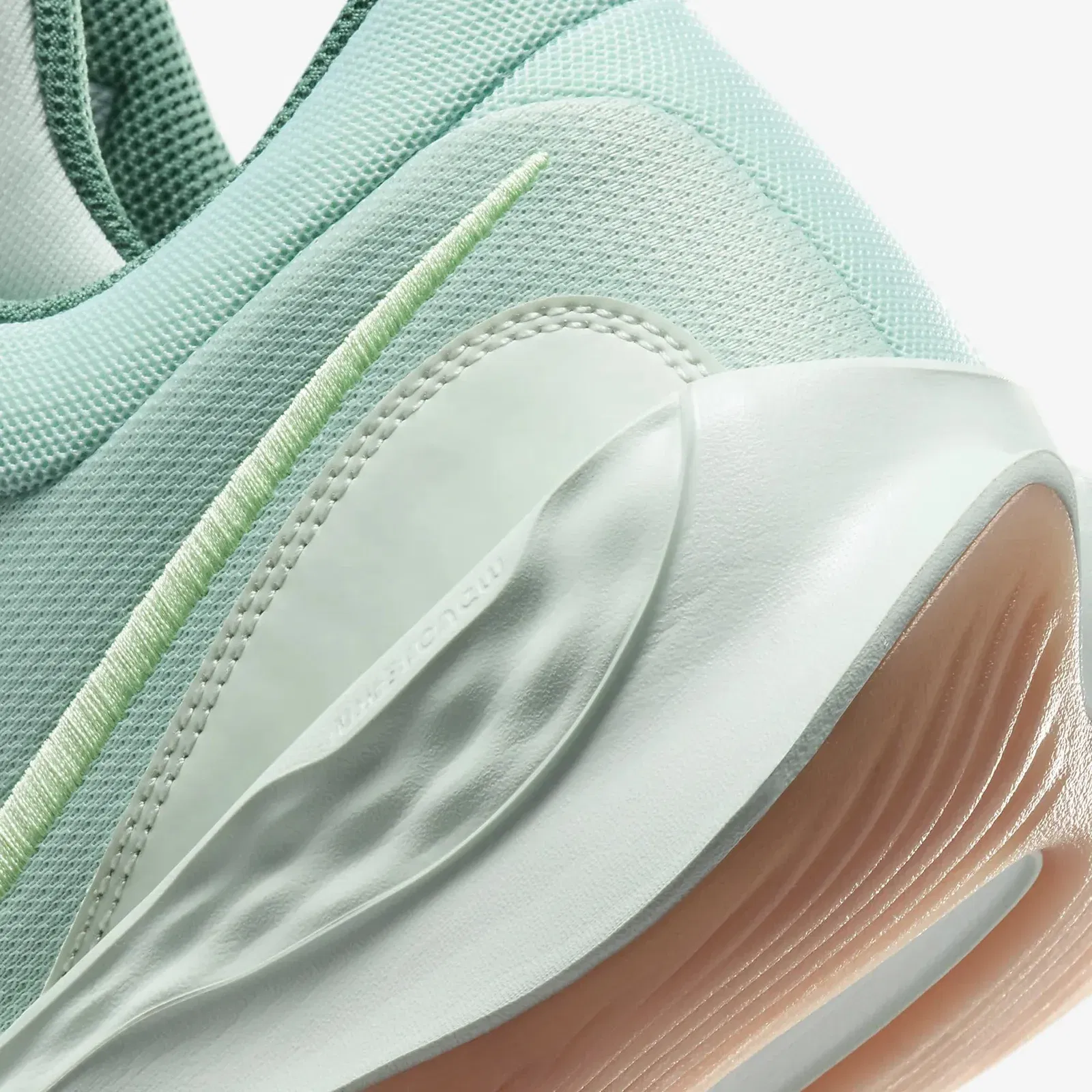 Nike ELEVATE 3 { BARELY GREEN/VAPOR GREEN-JADE ICE
