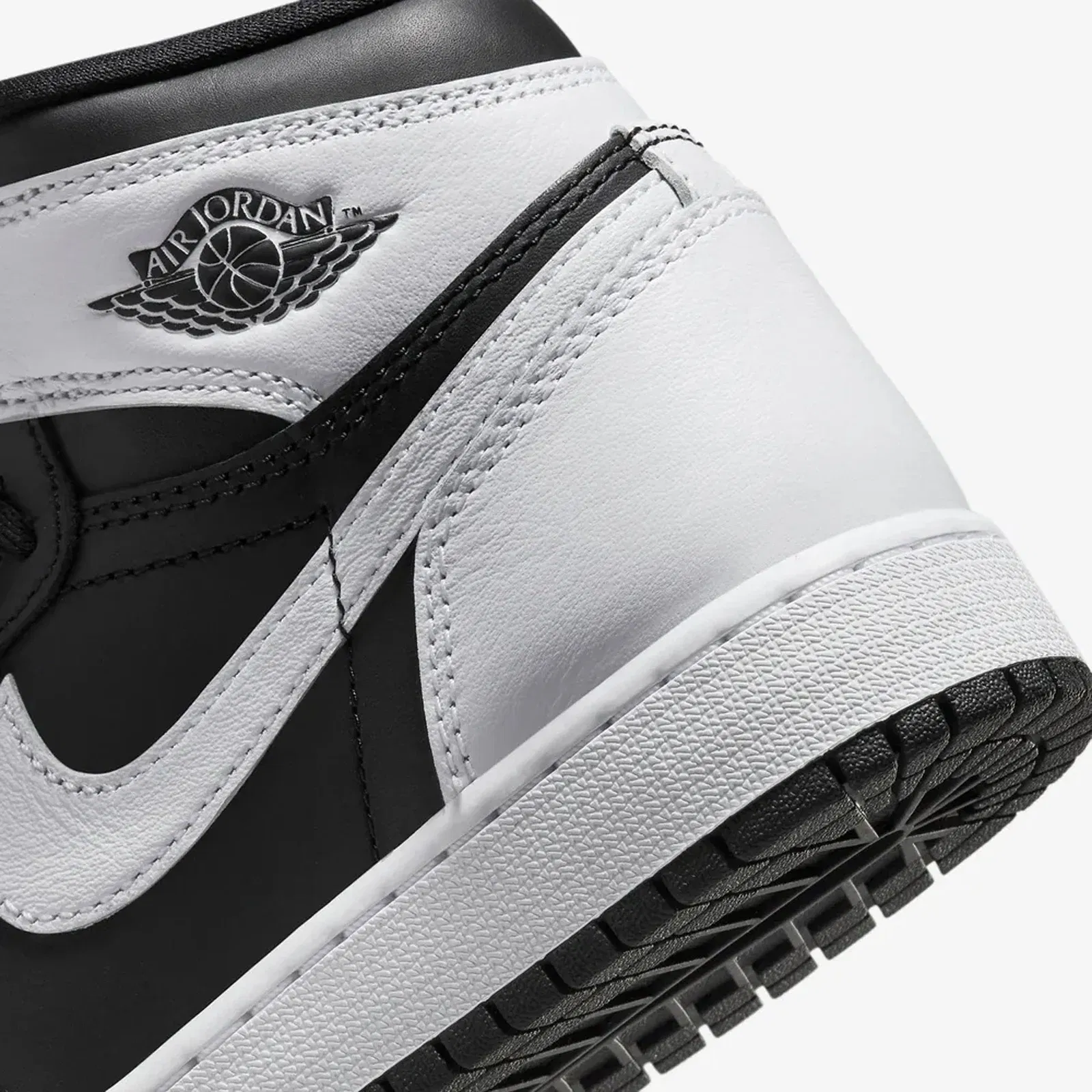 Jordan AIR JORDAN 1 HIGH OG (GS) { BLACK/WHITE-WHITE