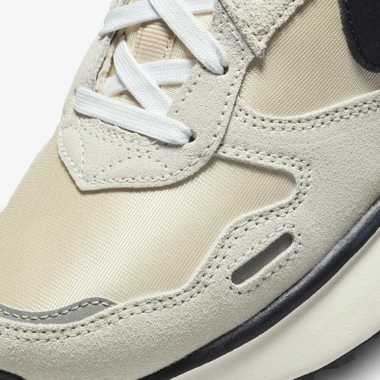 Nike PHOENIX WAFFLE { SUMMIT WHITE/BLACK-SANDDRIFT-SAIL