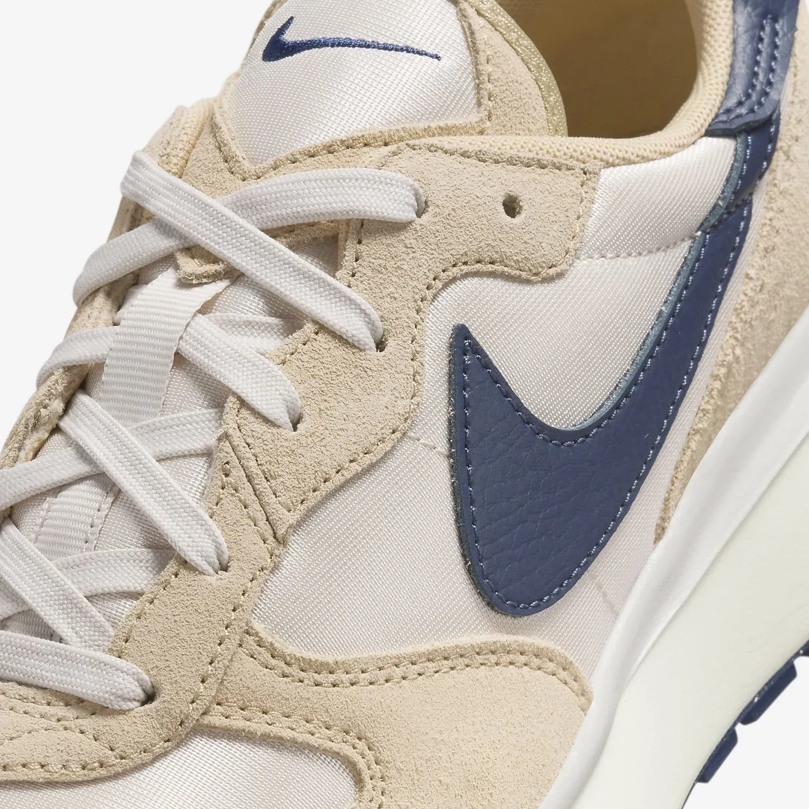Nike PHOENIX WAFFLE { LT OREWOOD BRN/MIDNIGHT NAVY-TEAM GOLD