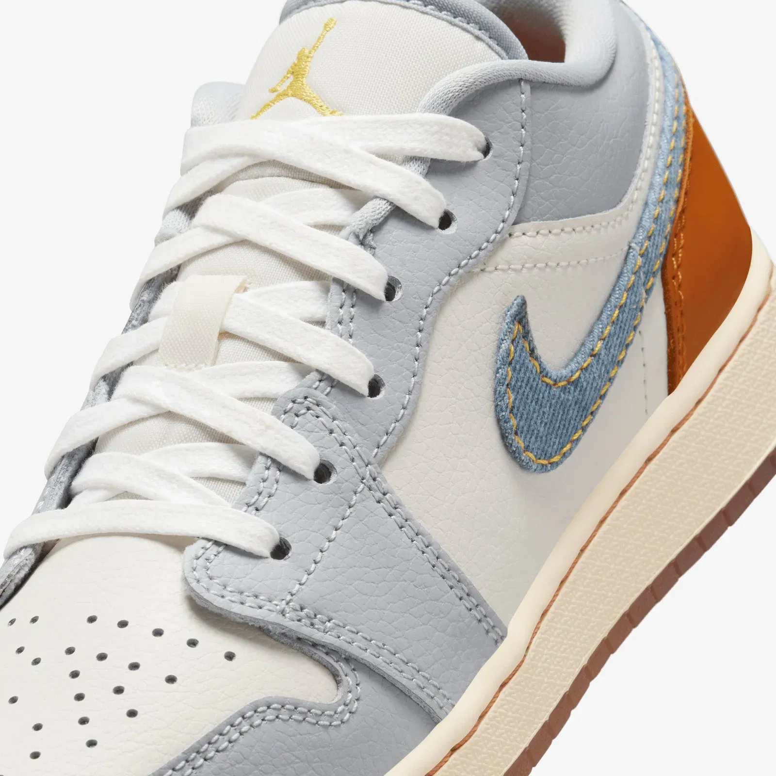Jordan AIR JORDAN 1 LOW SE (GS) { PHANTOM/LT ARMORY BLUE-COCONUT MILK