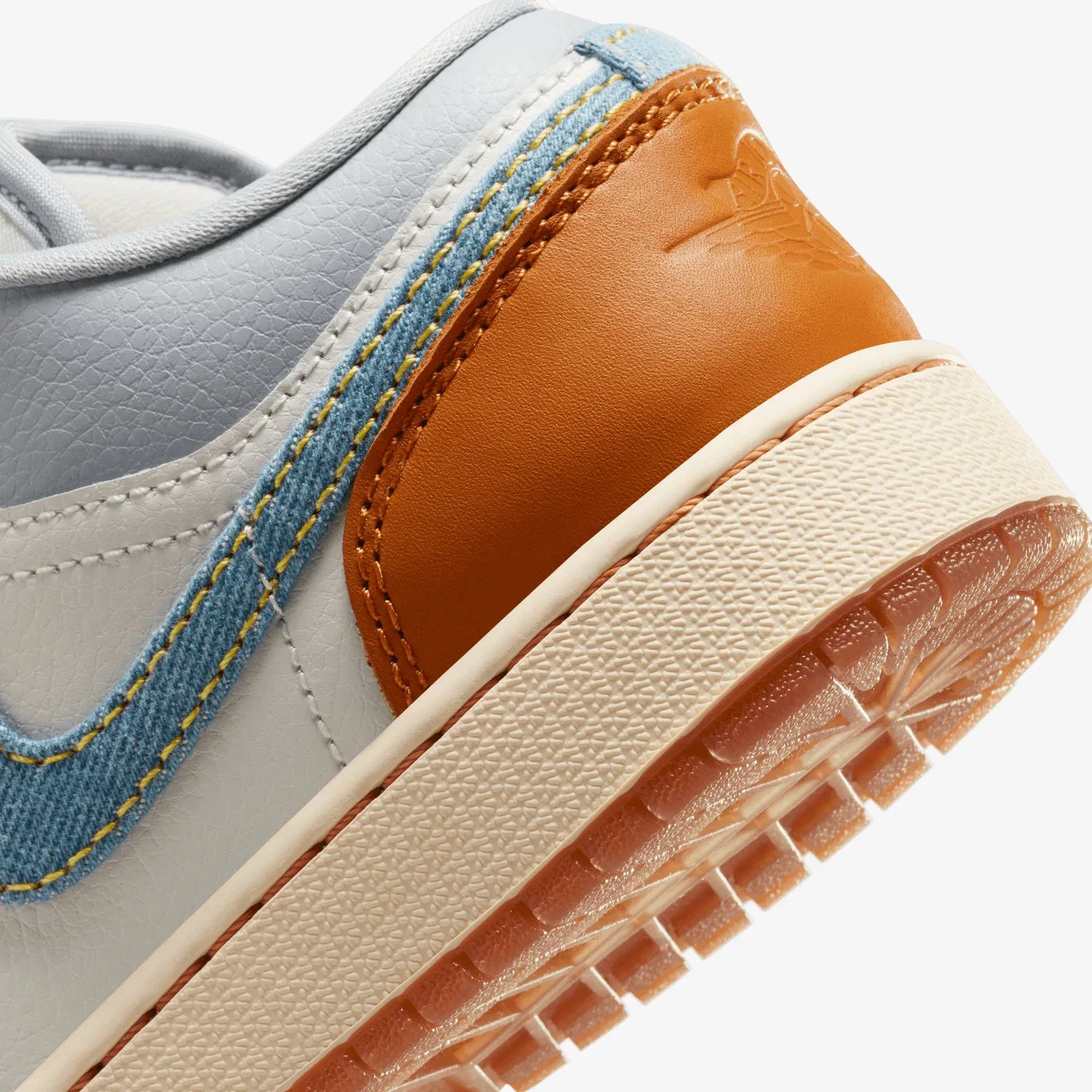 Jordan AIR JORDAN 1 LOW SE (GS) { PHANTOM/LT ARMORY BLUE-COCONUT MILK