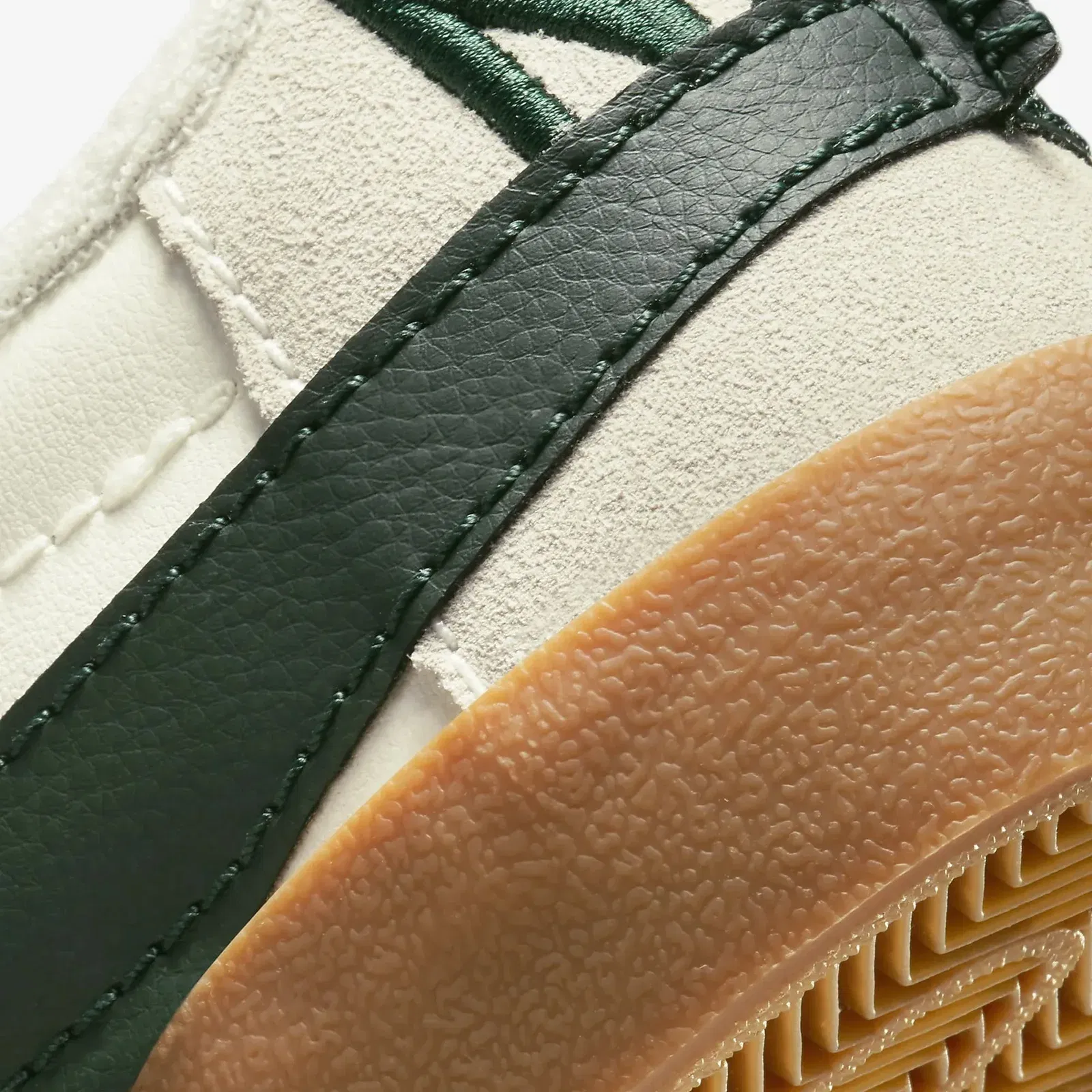 Nike BLAZER LOW '77 JUMBO WNTR { SAIL/PRO GREEN-GUM MED BROWN