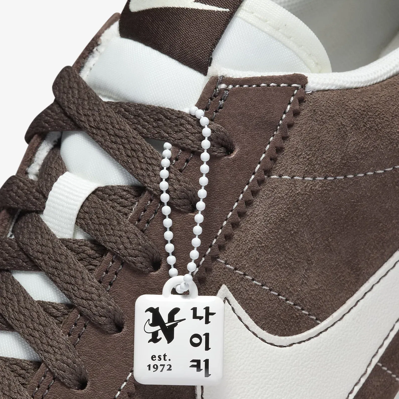 Nike CORTEZ SE { BAROQUE BROWN/SAIL-COCONUT MILK
