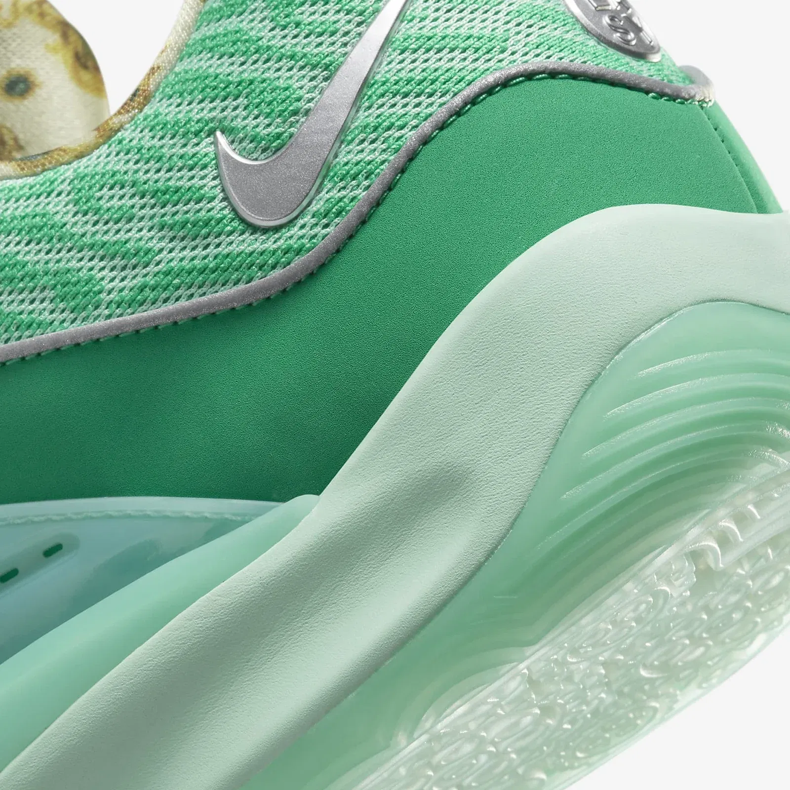 Nike KD16 EP { MINT FOAM/EMERALD RISE /GREEN/METALLIC