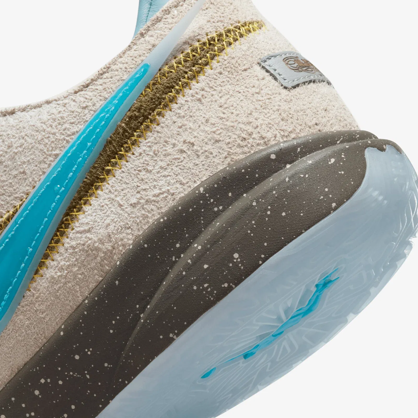 Nike LEBRON XX EP { GUAVA ICE/BLUE LIGHTNING-EMERALD RISE
