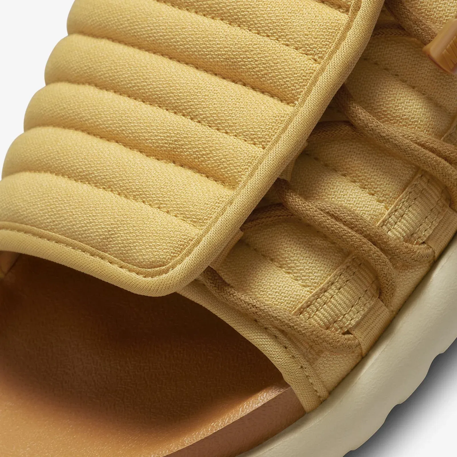 Nike ASUNA 2 { WHEAT GOLD/TEAM GOLD-DESERT OCHRE