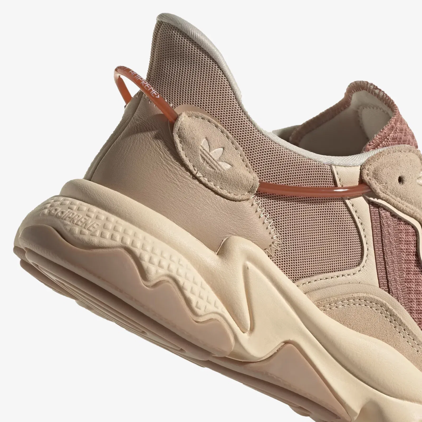 Adidas Originals OZWEEGO { MAGIC BEIGE/CLAY STRATA/SAND STRATA
