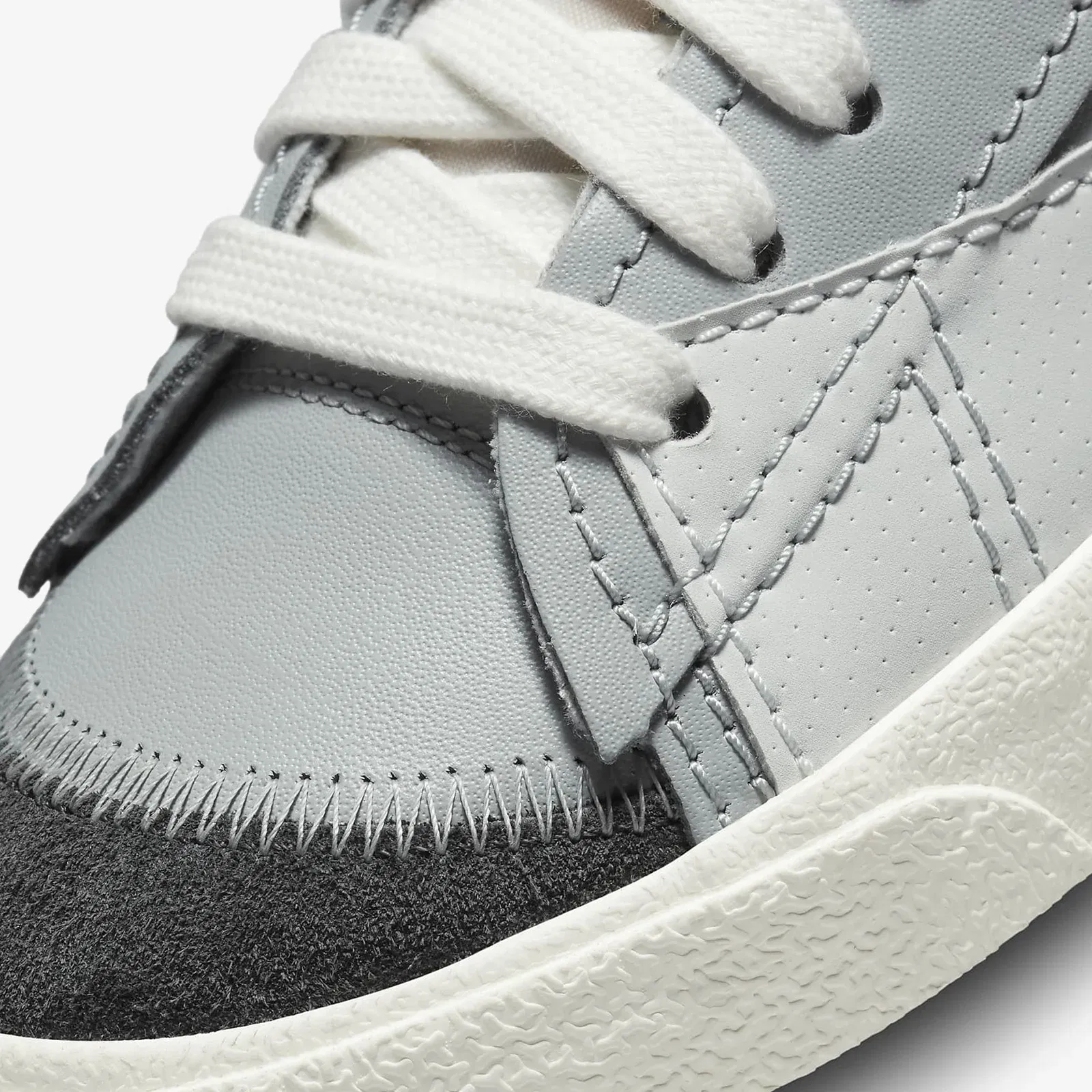 Nike BLAZER LOW '77 JUMBO SE { LT SMOKE GREY/SAIL-PHOTON DUST