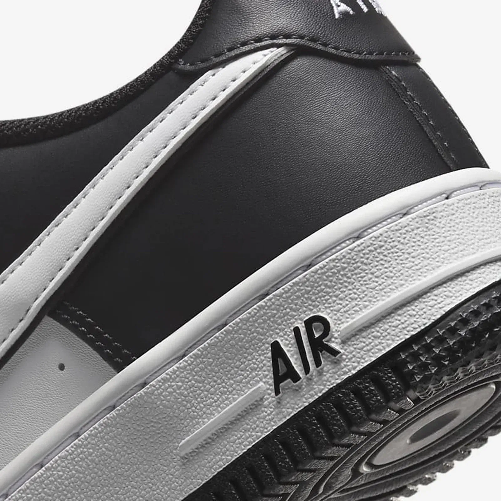 Nike AIR FORCE 1 LV8 2 (GS) { BLACK/WHITE
