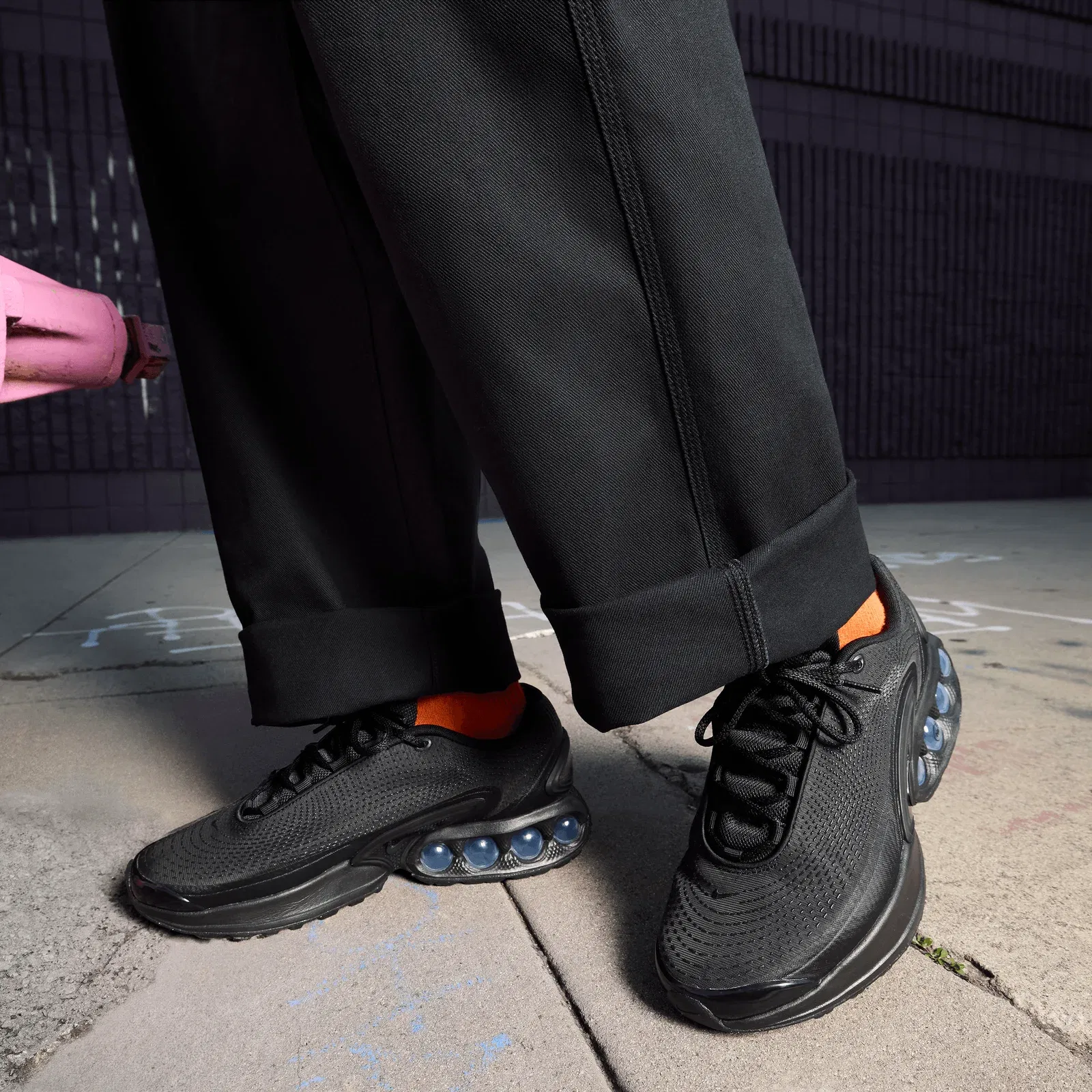 Nike AIR MAX DN { BLACK/BLACK-BLACK-MTLC DARK GREY