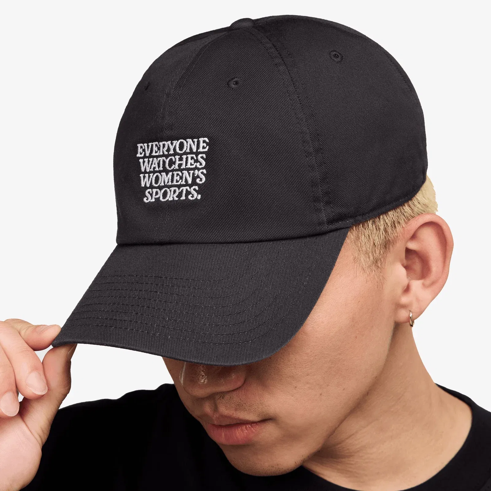 NIKE EVERYONE WATCHES SPORTS™ { OFF NOIR