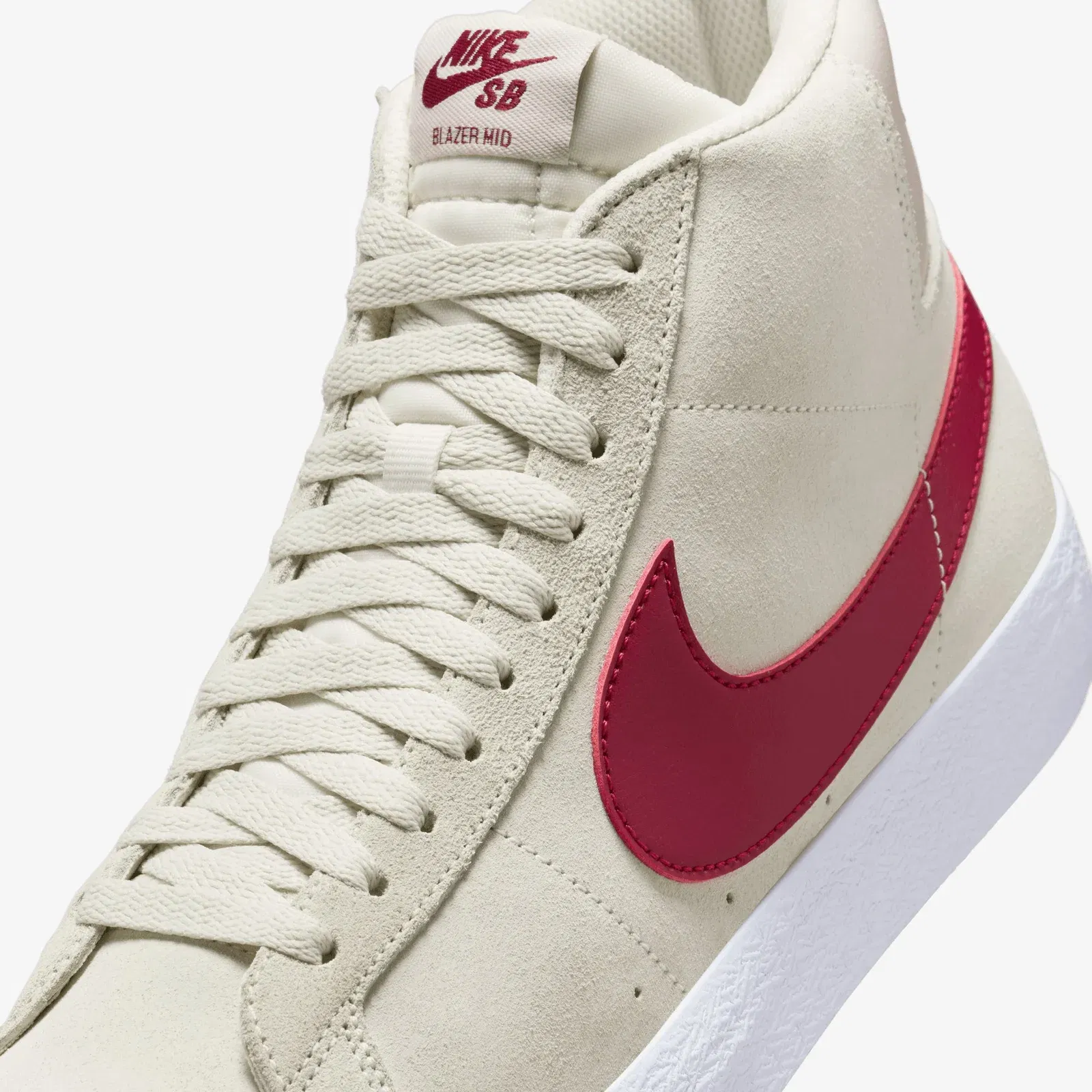 Nike SB ZOOM BLAZER MID { PALE IVORY/NOBLE RED-SILT RED-WHITE