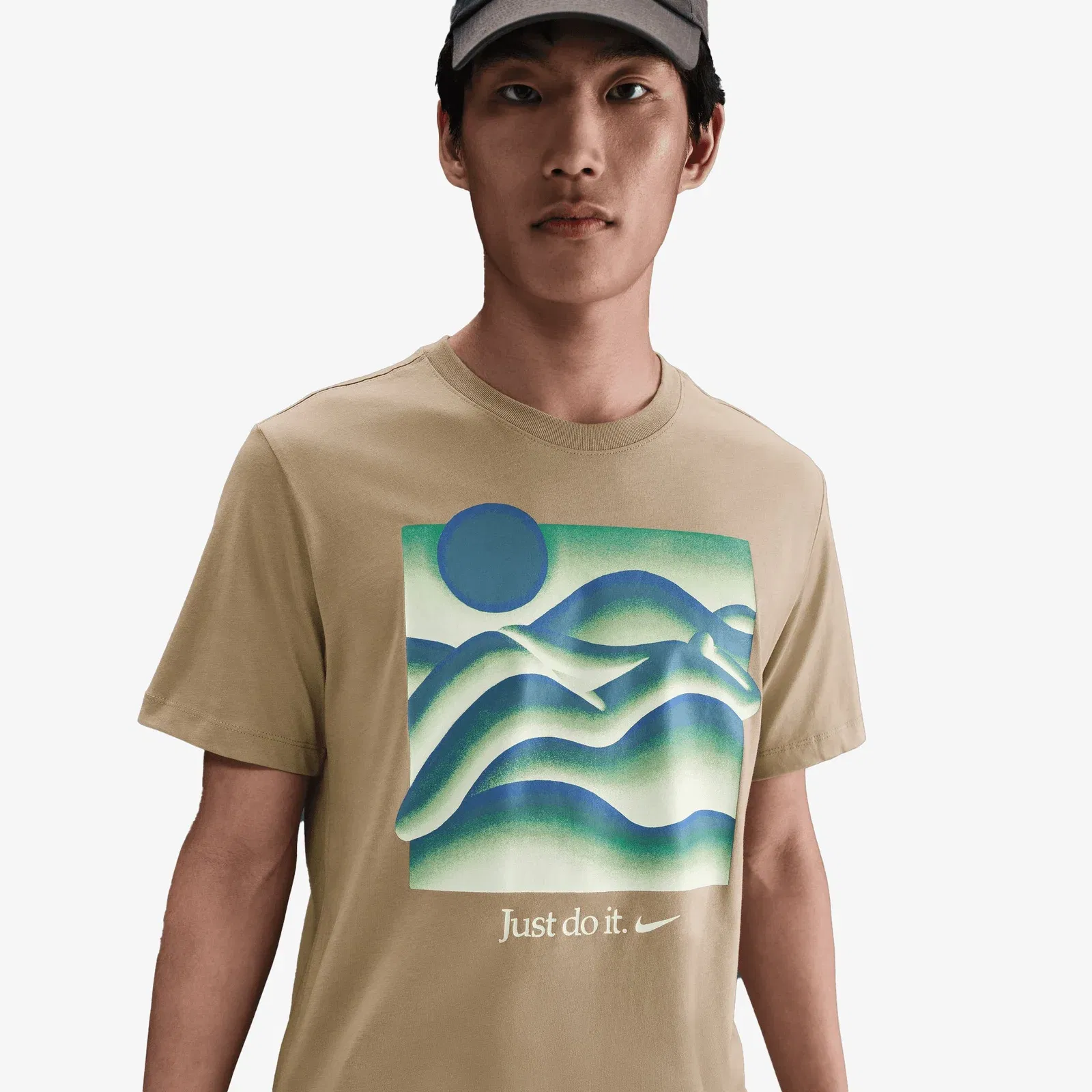 NIKE SPORTSWEAR T-SHIRT { PARACHUTE BEIGE