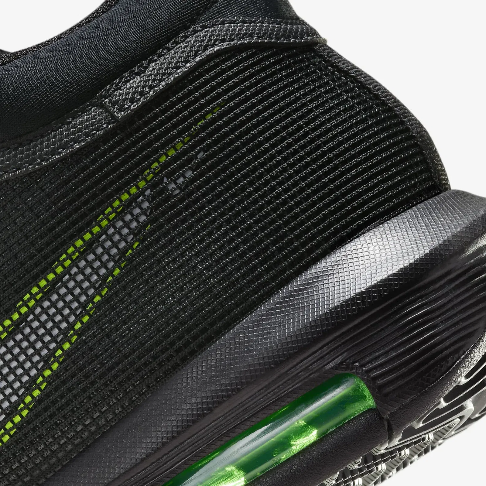 Nike LEBRON WITNESS 8 EP { BLACK/VOLT/WHITE