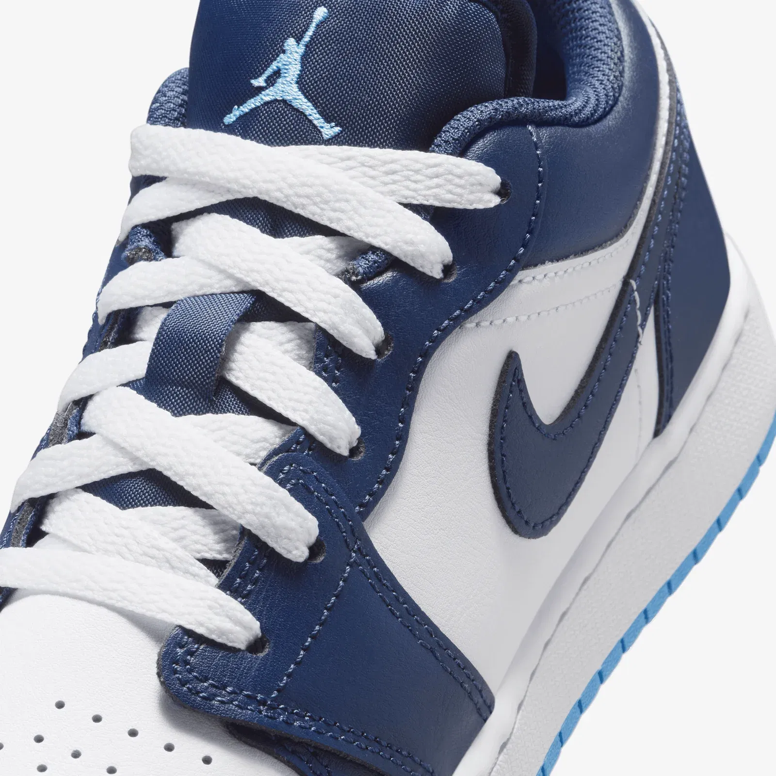 JORDAN | AIR JORDAN 1 LOW (GS) { MIDNIGHT NAVY/UNIVERSITY BLUE-WHITE