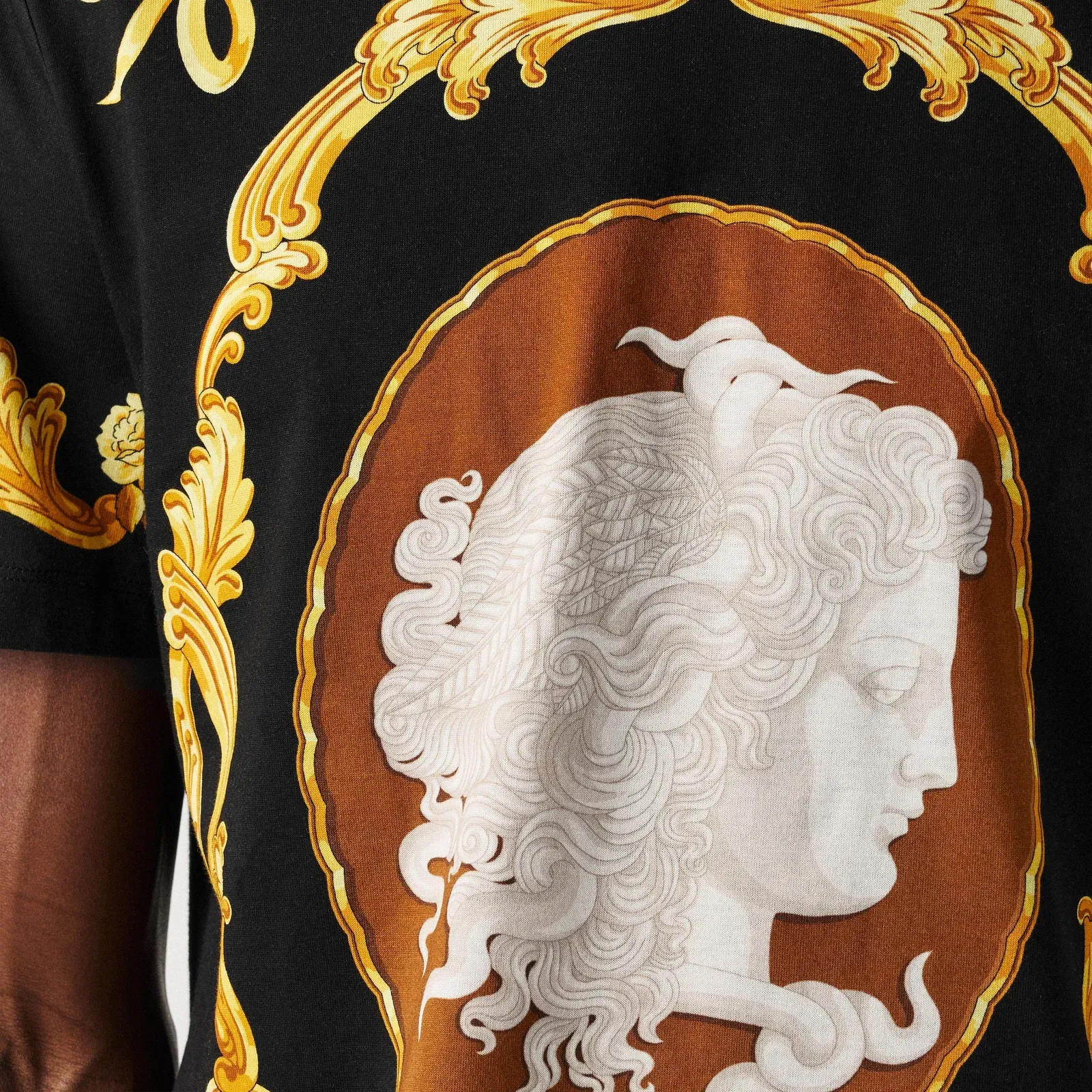 Medusa Cameo Print T-Shirt