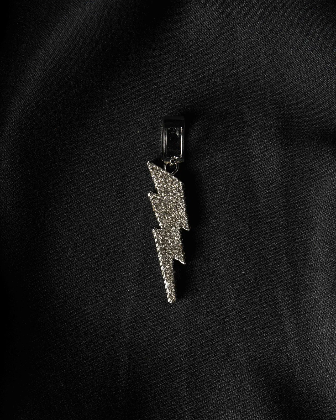 Manaca Volt Strike Pendant