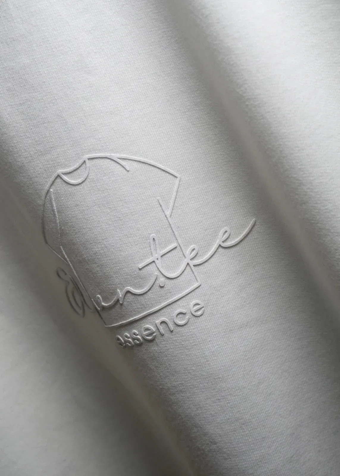ESSENCE | OFF WHITE