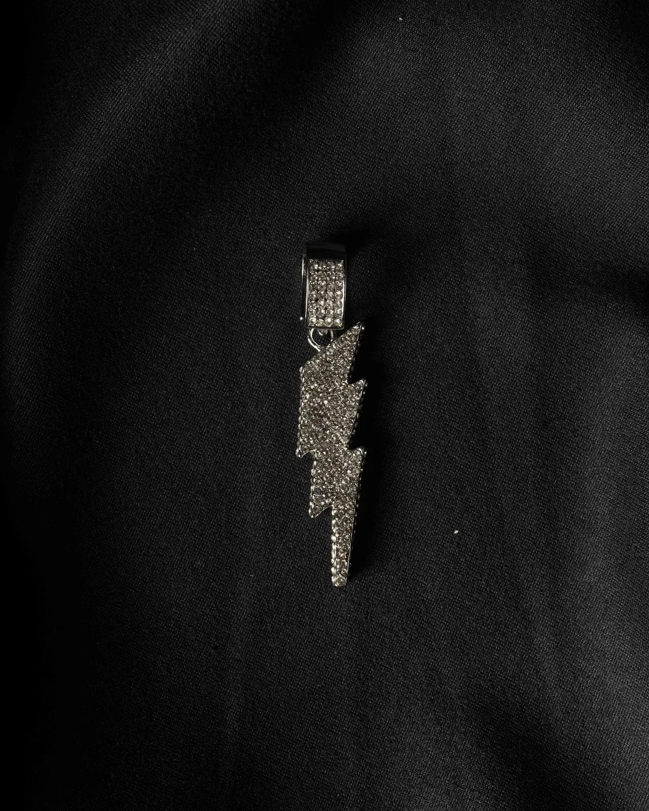 Manaca Volt Strike Pendant