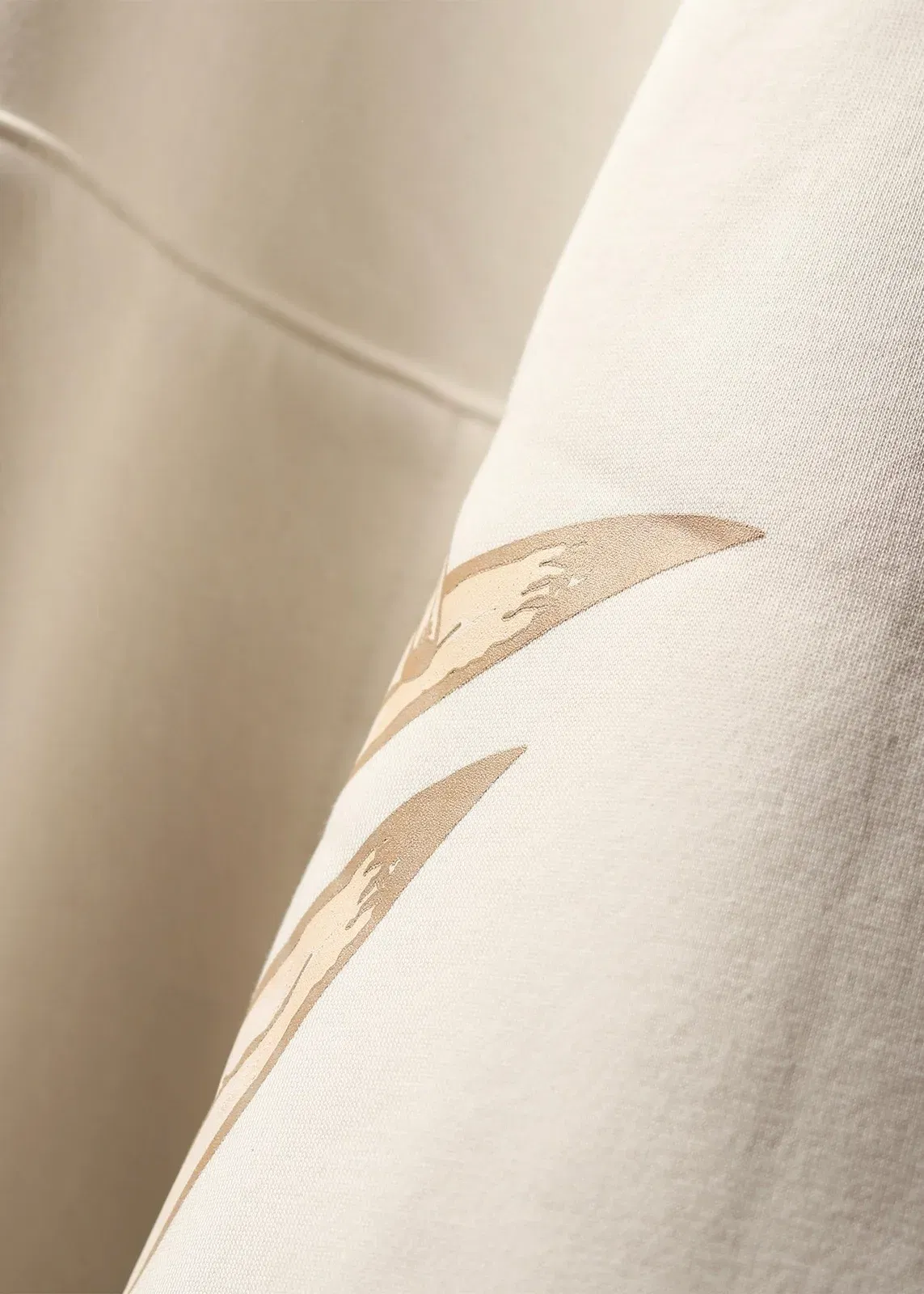 IVORY ‘FEATHERED GRACE’