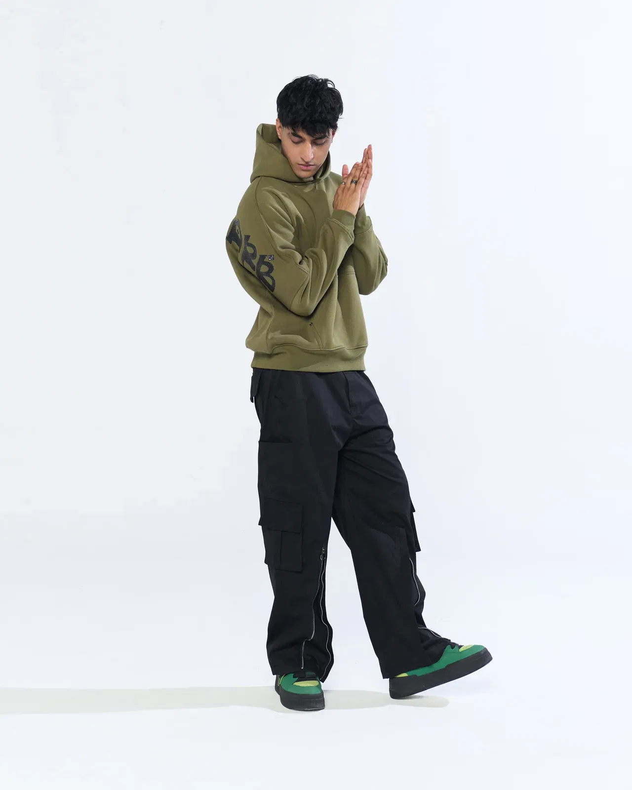 SIGNATURE HOODIE (ARMY GREEN)