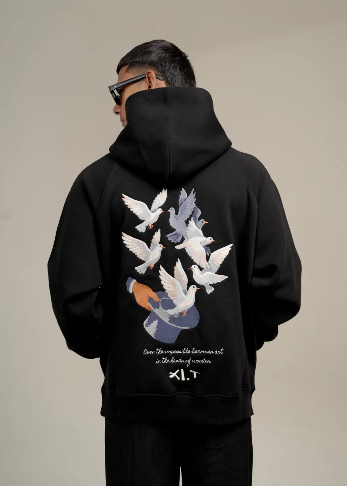‘SLEIGHT OF HAND’ | BLACK