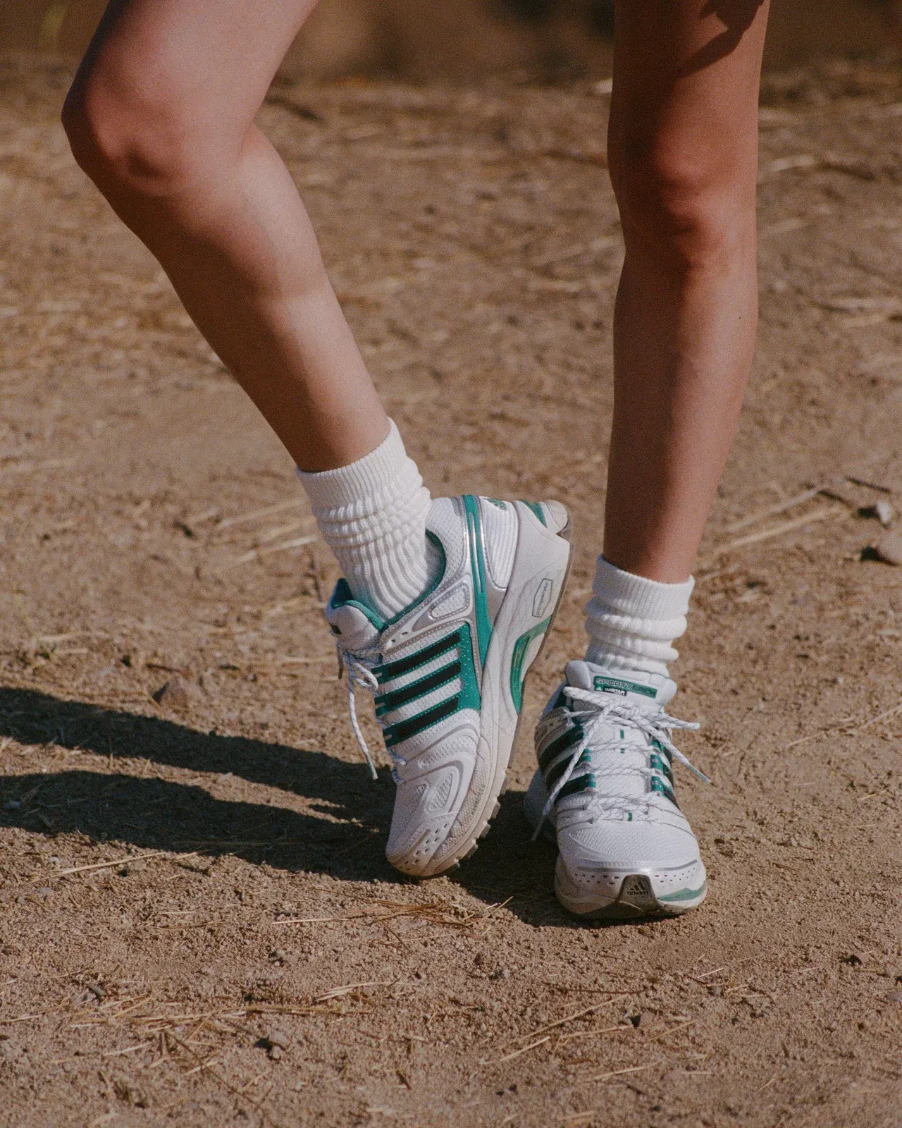 Adistar Control 5 - White/Teal/Black