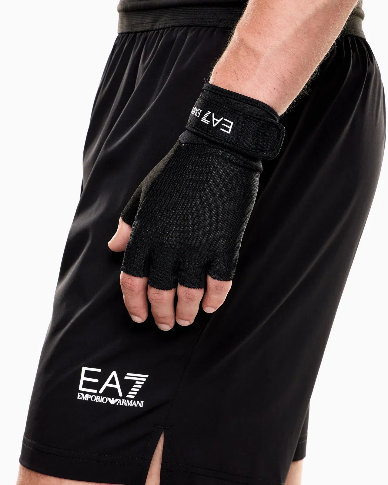 EA7 Dynamic Athlete gym gloves