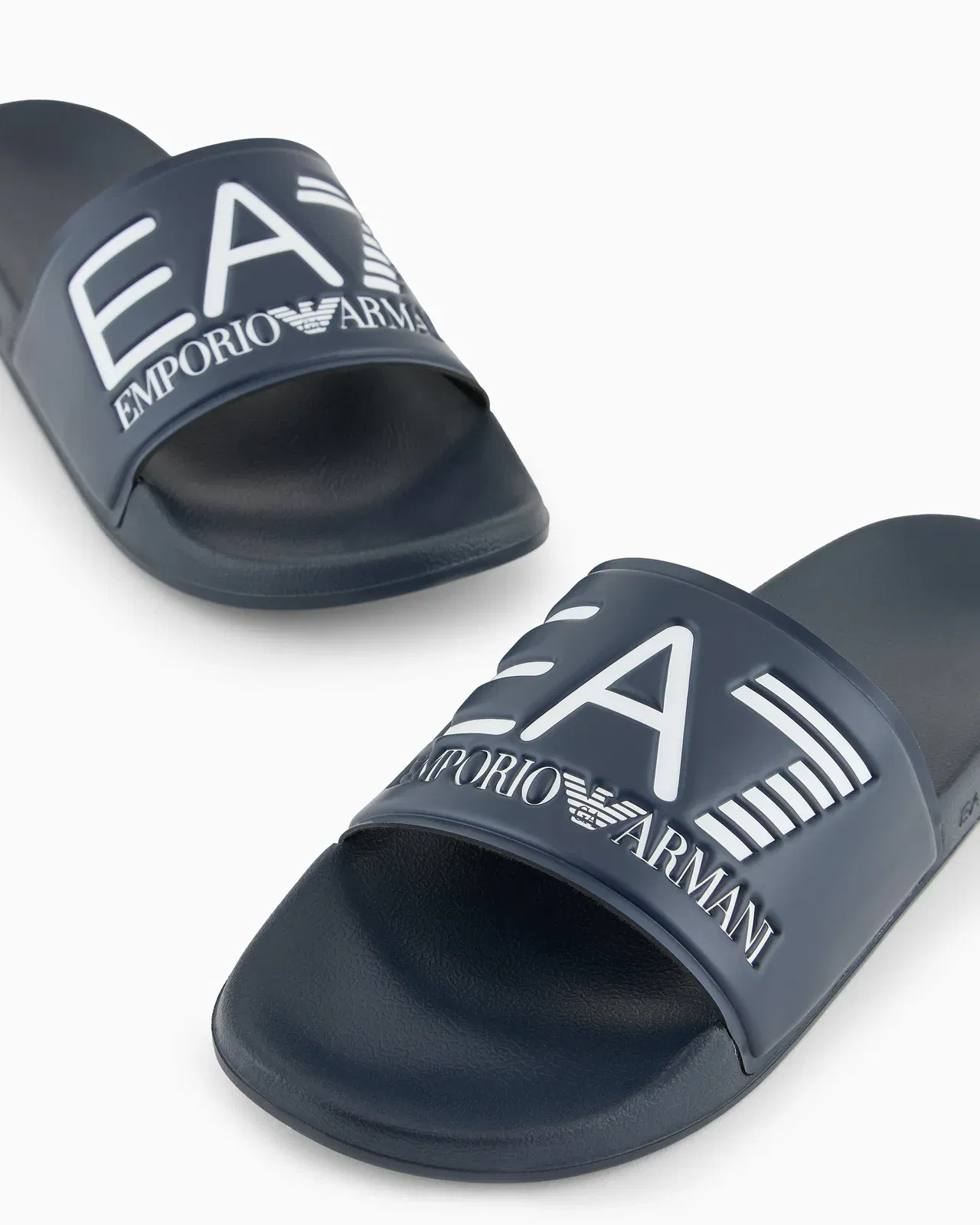 EA7 Logo slides with a wide band and anti-slip rubber soles