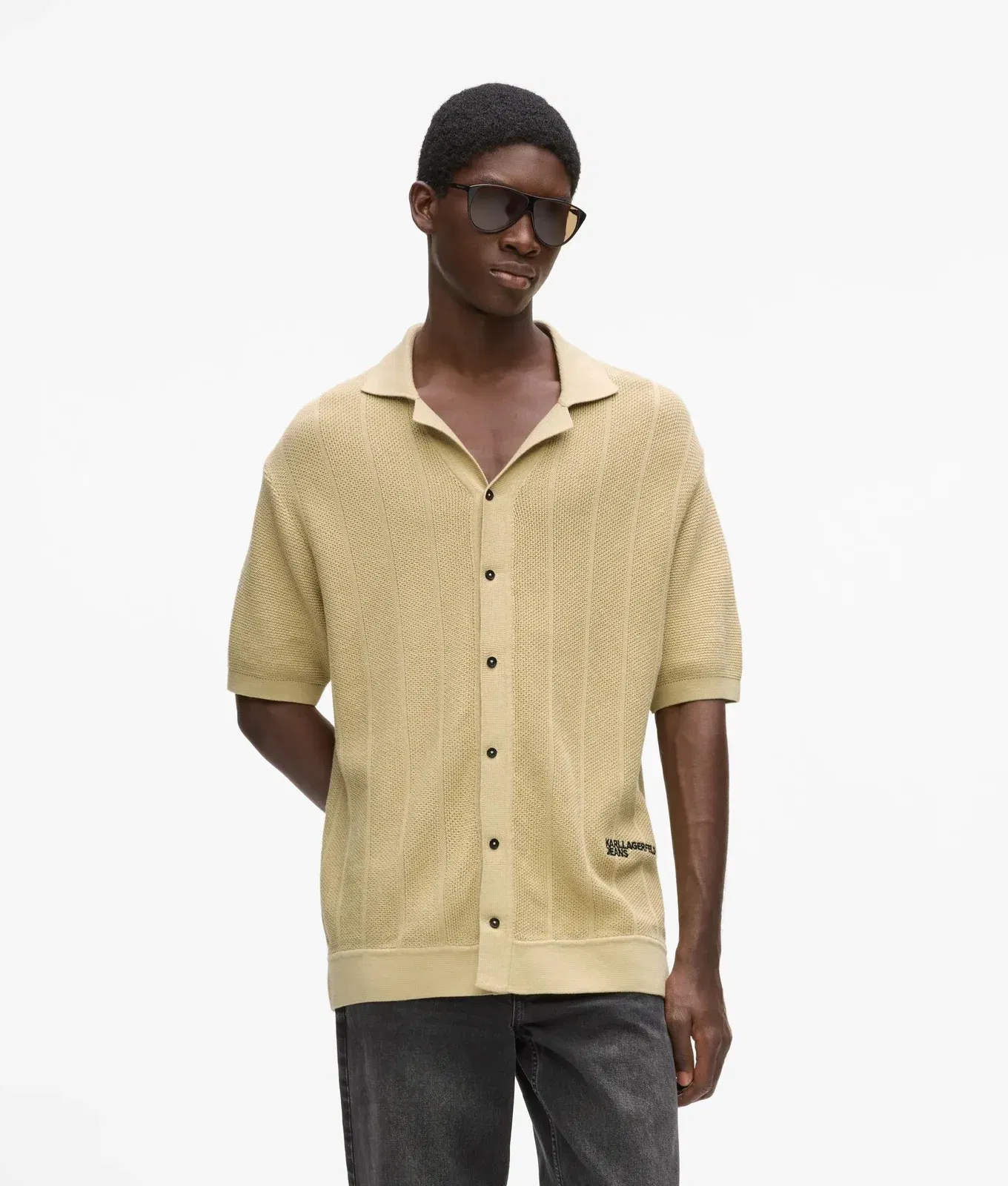 Short-sleeved knit polo shirt