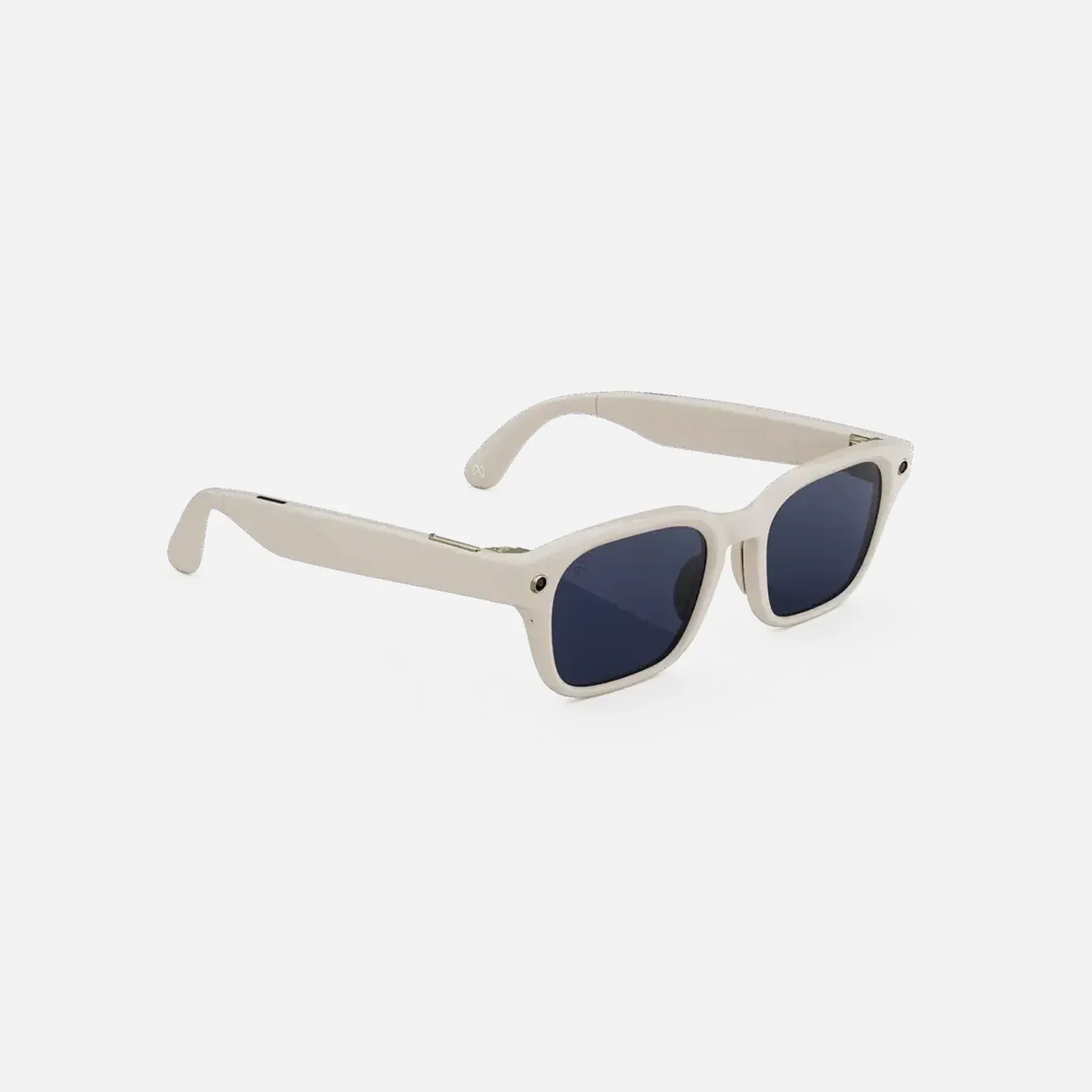 Meta AI Glasses Adventurer Linen Clear to Sapphire Transitions Lens