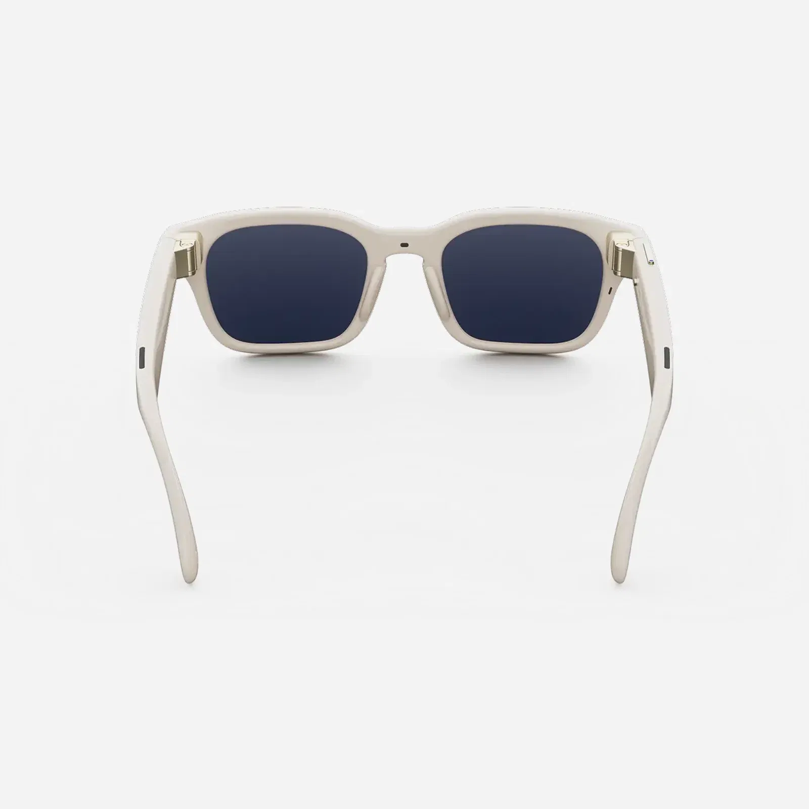 Meta AI Glasses Adventurer Linen Clear to Sapphire Transitions Lens