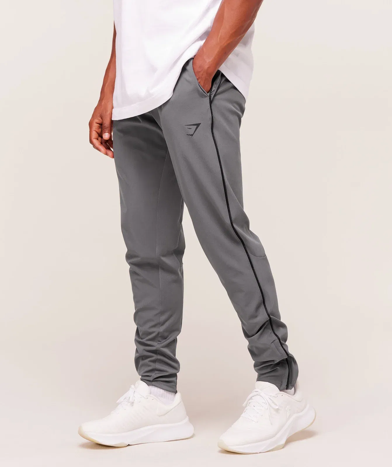 Gymshark Arrival Woven Block Joggers - Dark Grey