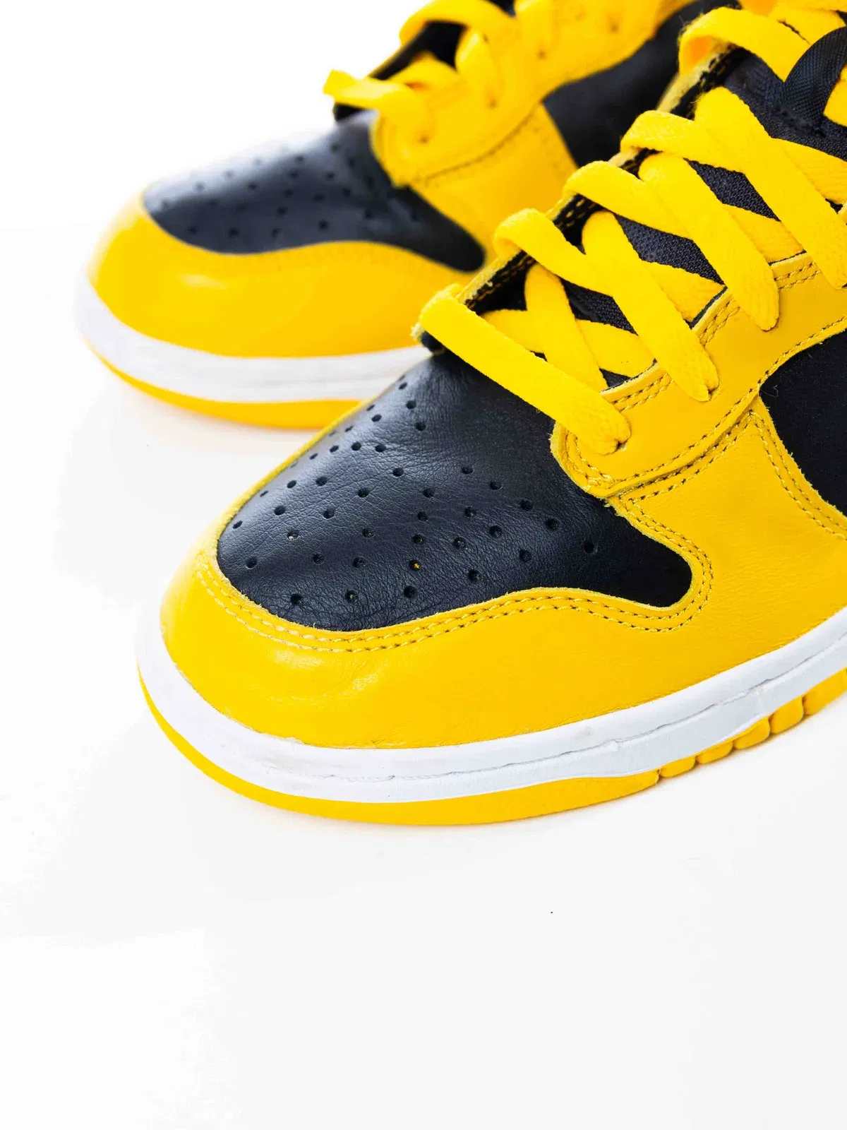 Nike Dunk High Black Varsity Maize (UK 6.5)
