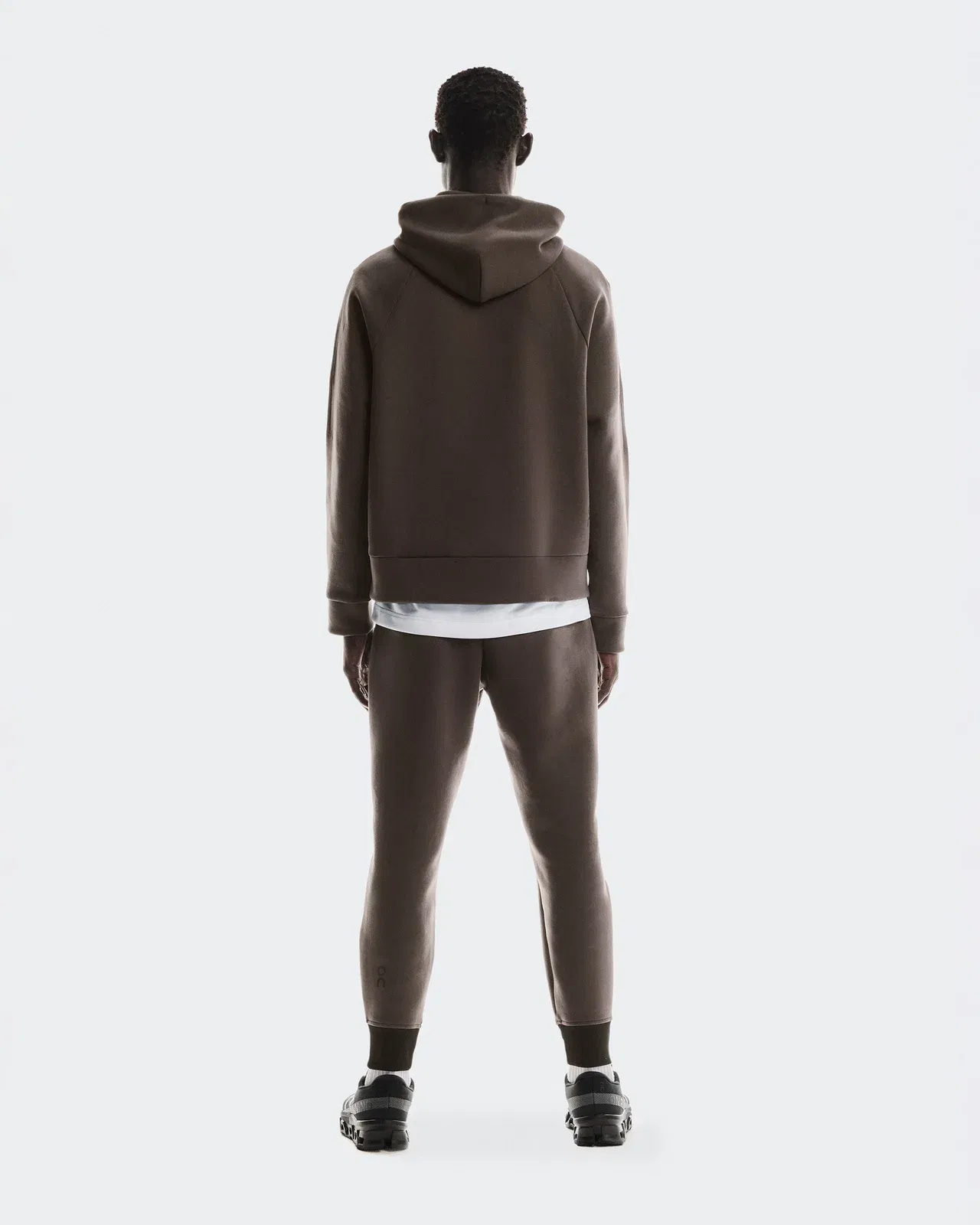 On Focus Tech Sweatpants Pebble