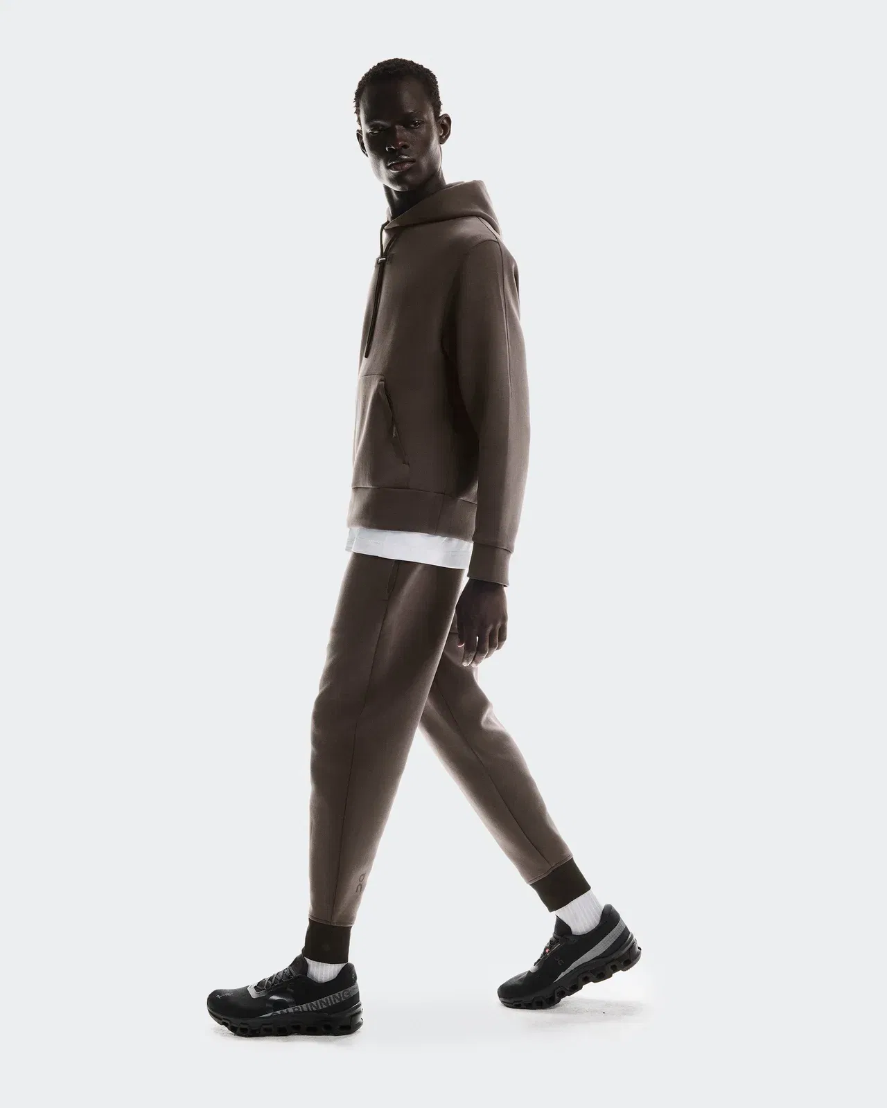 On Focus Tech Sweatpants Pebble