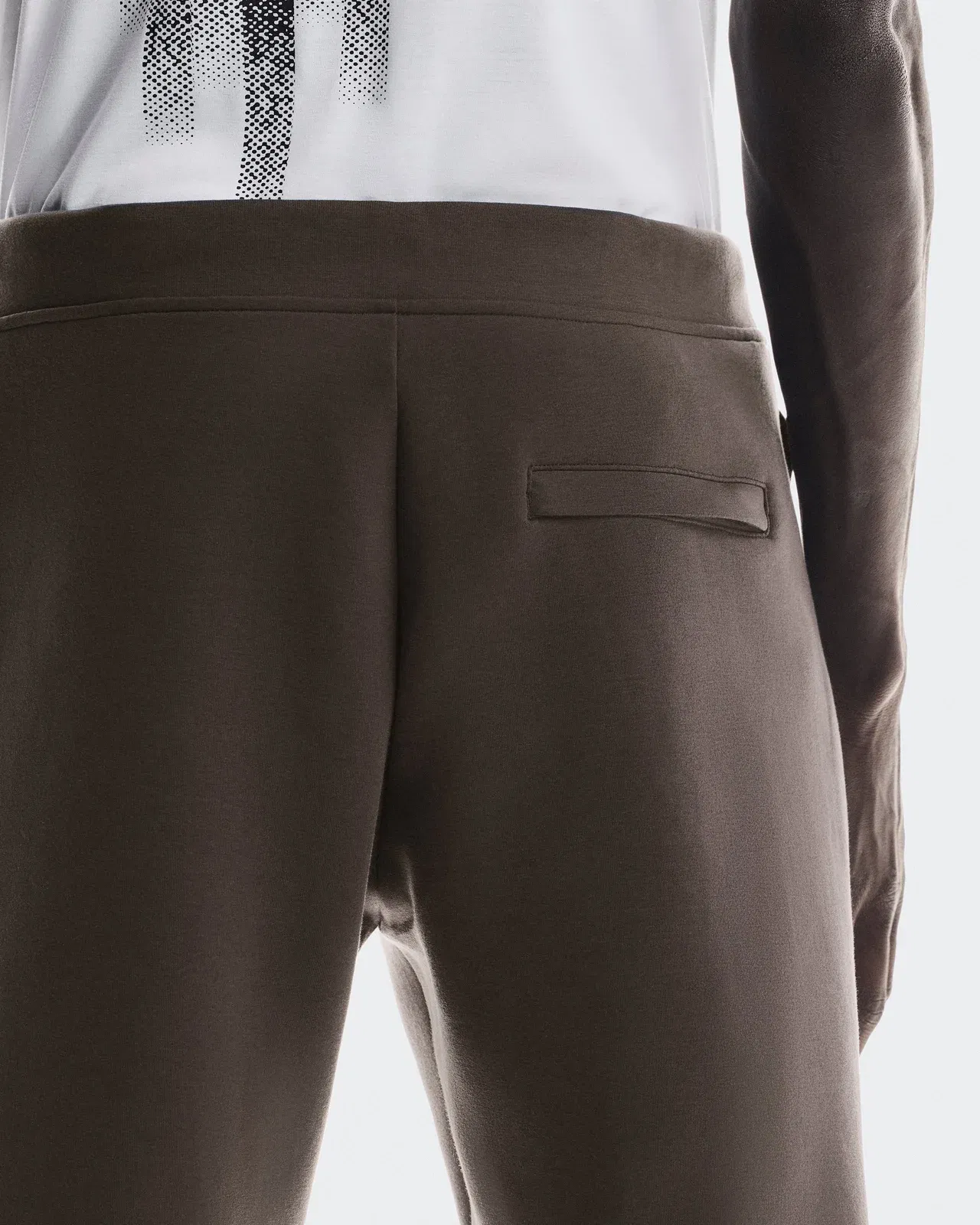 On Focus Tech Sweatpants Pebble