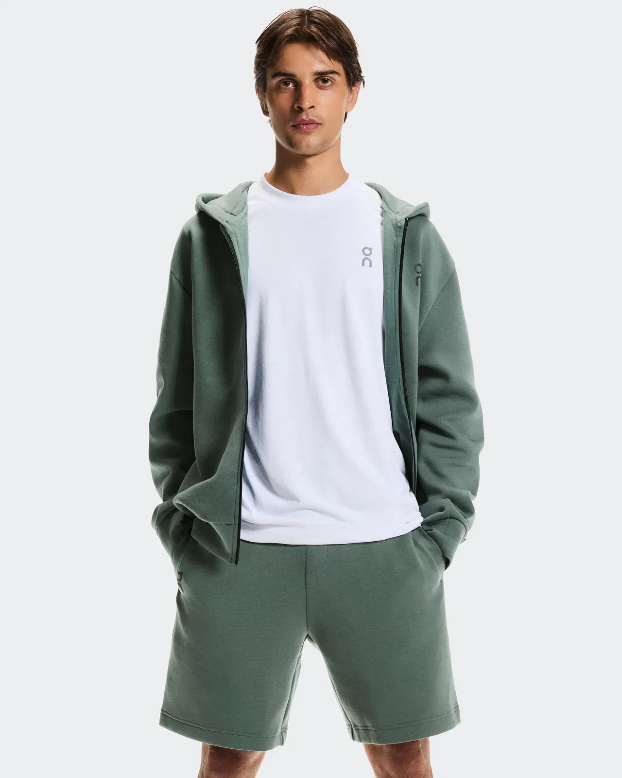 On Focus Tech Shorts Olive