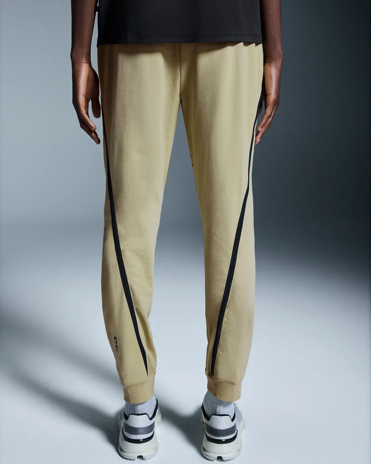 On Studio Joggers Caper
