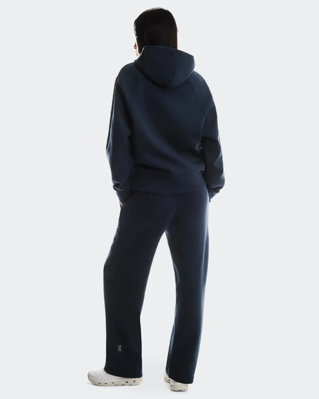 On Focus Tech Sweatpants Navy