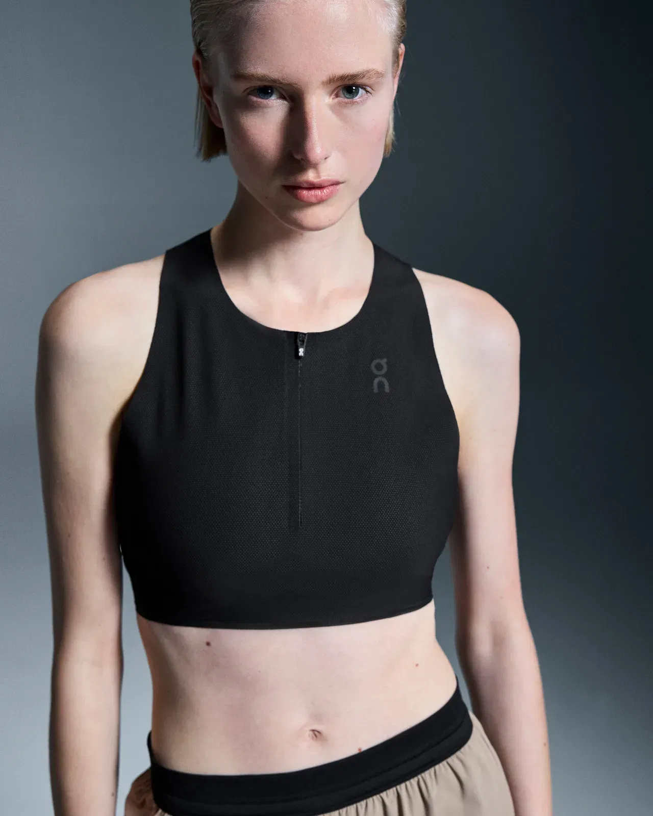 On Race Crop Black